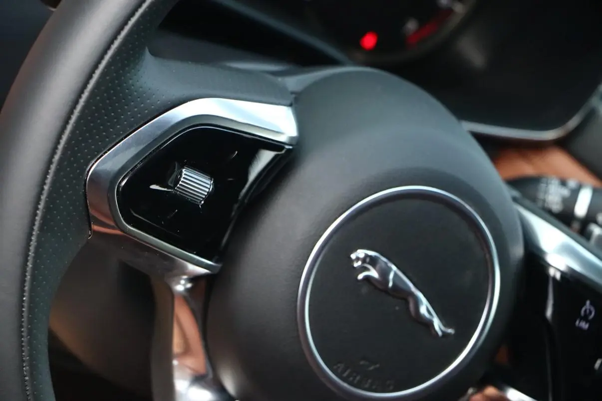 Jaguar F-PACE 2022 P250 R-Dynamic BLACK