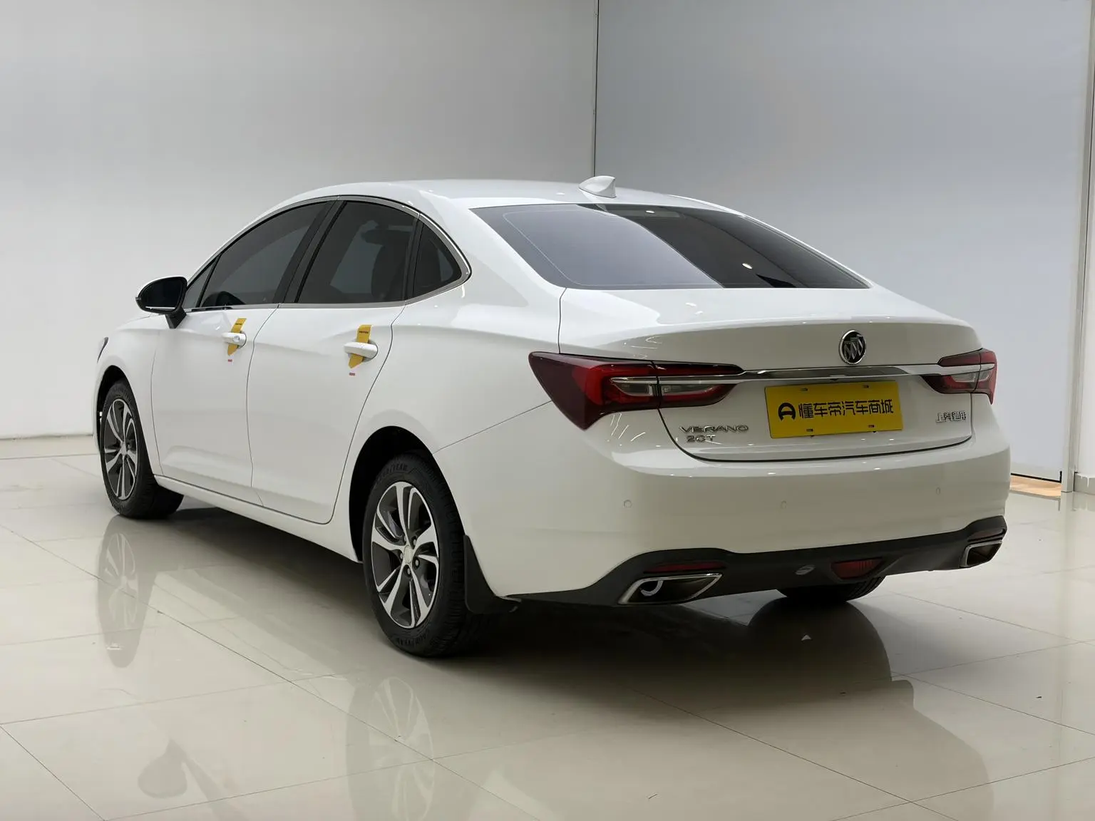 Buick Verano 2020 Sedan 20T CVT Leading