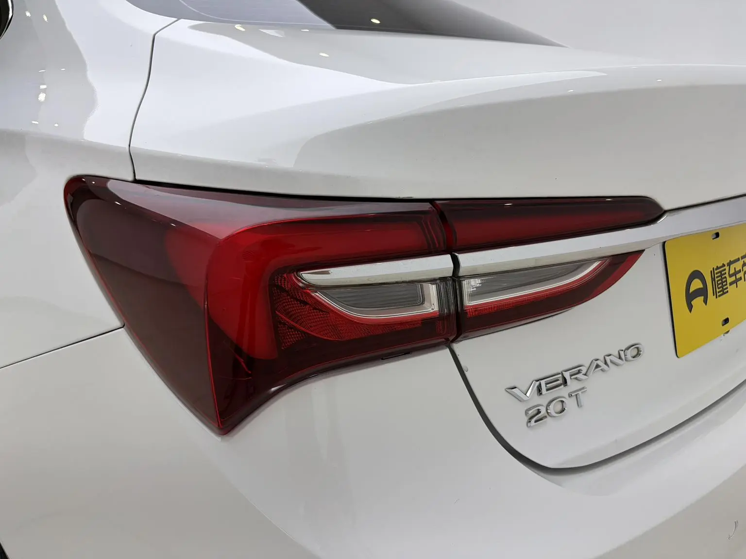 Buick Verano 2020 Sedan 20T CVT Leading