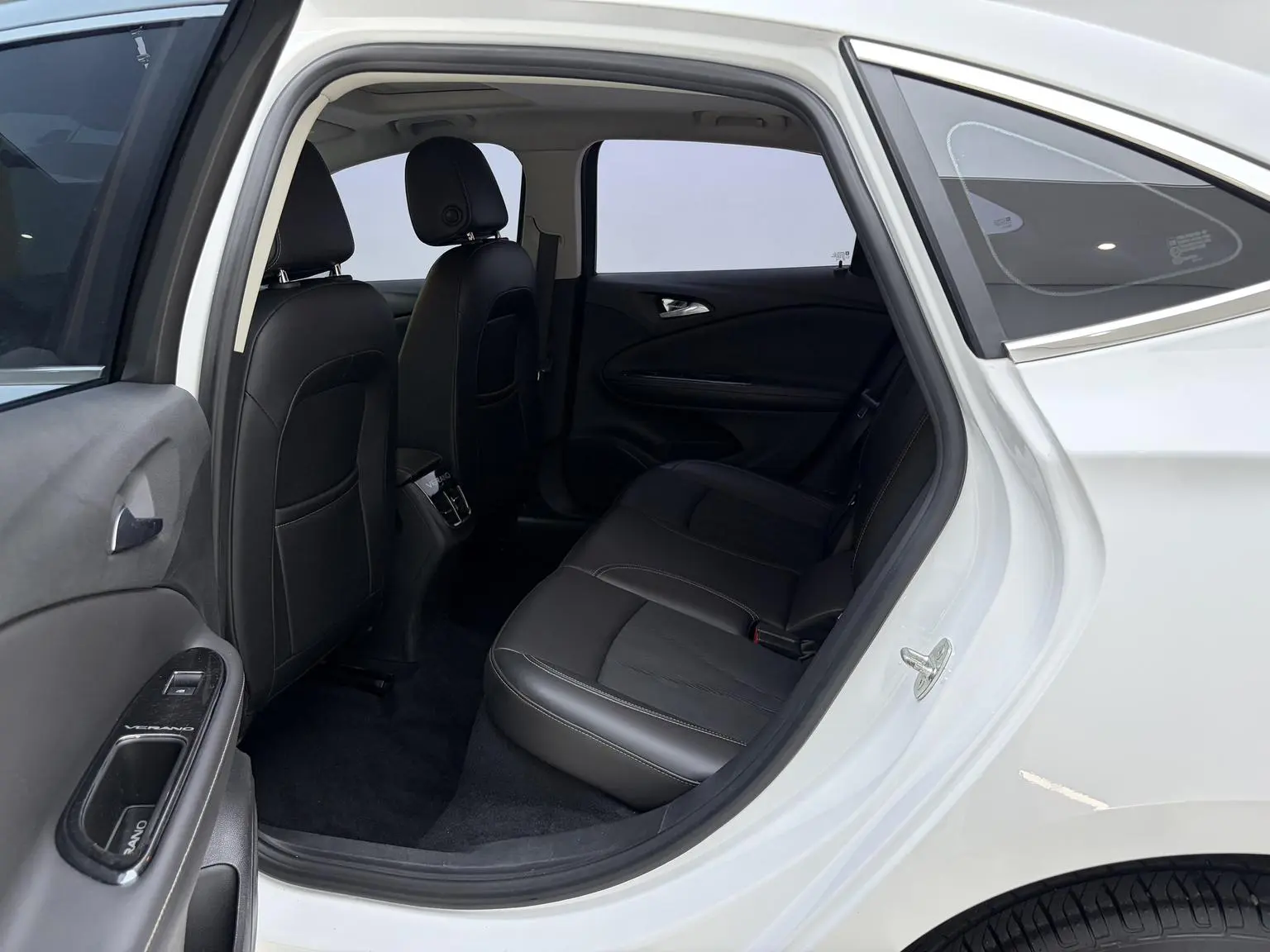 Buick Verano 2020 Sedan 20T CVT Leading