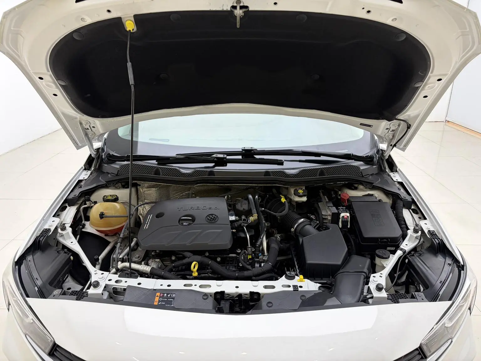 Buick Verano 2020 Sedan 20T CVT Leading