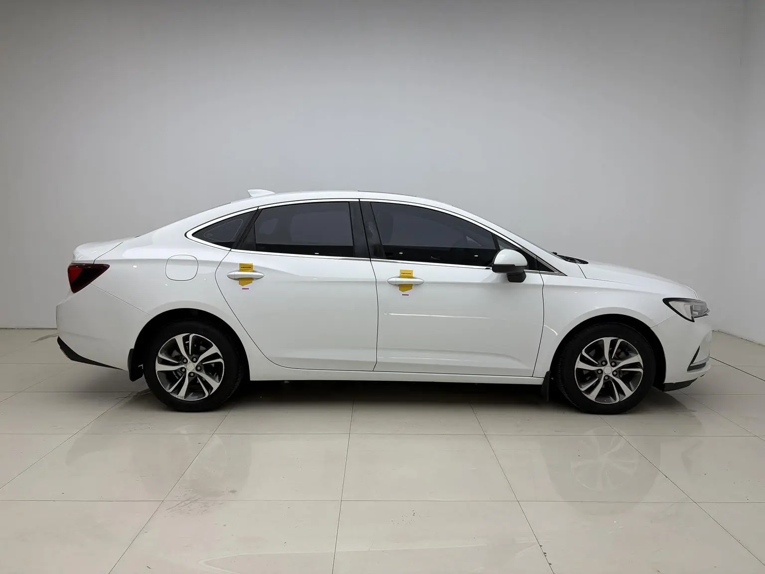 Buick Verano 2020 Sedan 20T CVT Leading