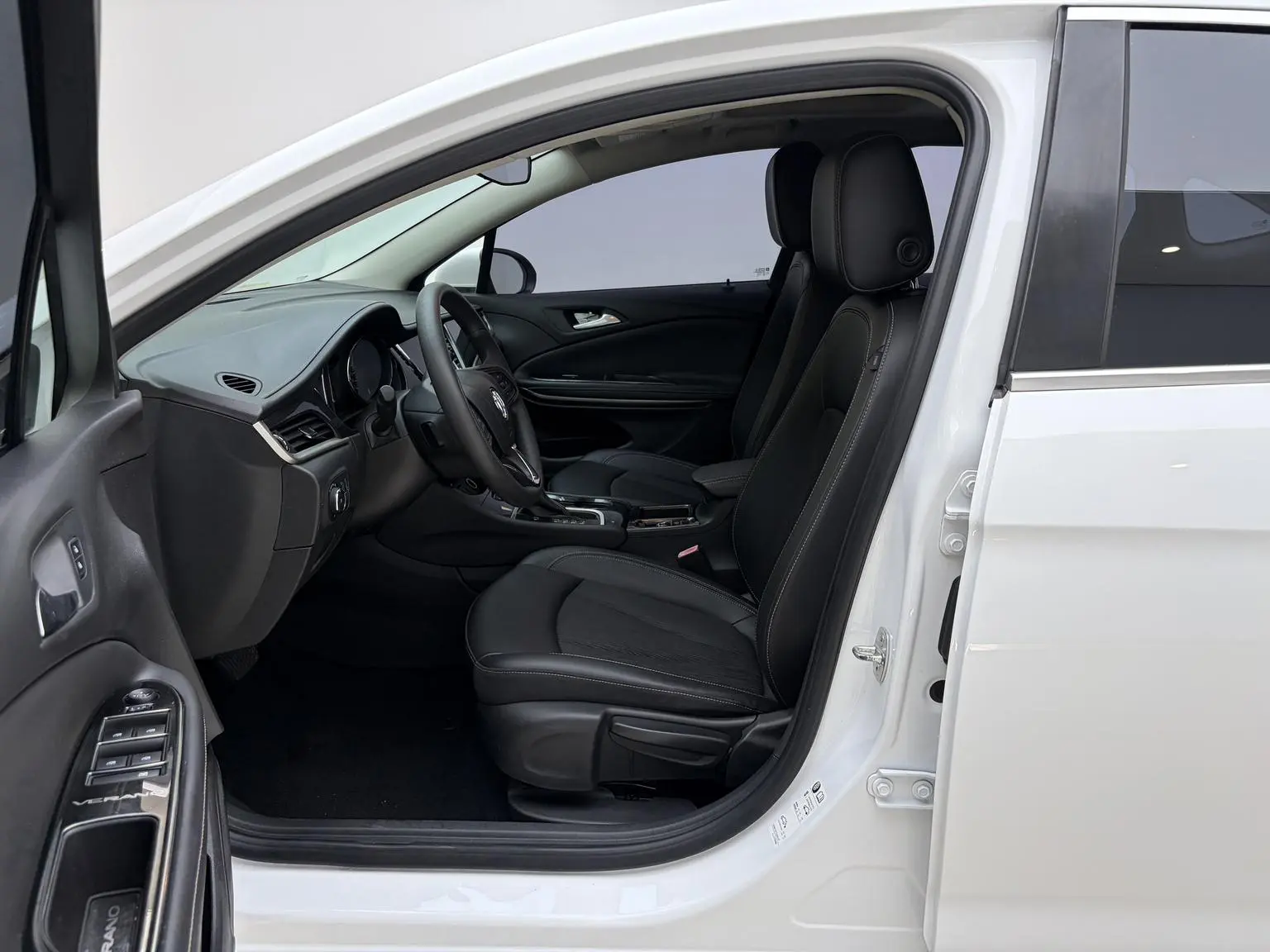 Buick Verano 2020 Sedan 20T CVT Leading