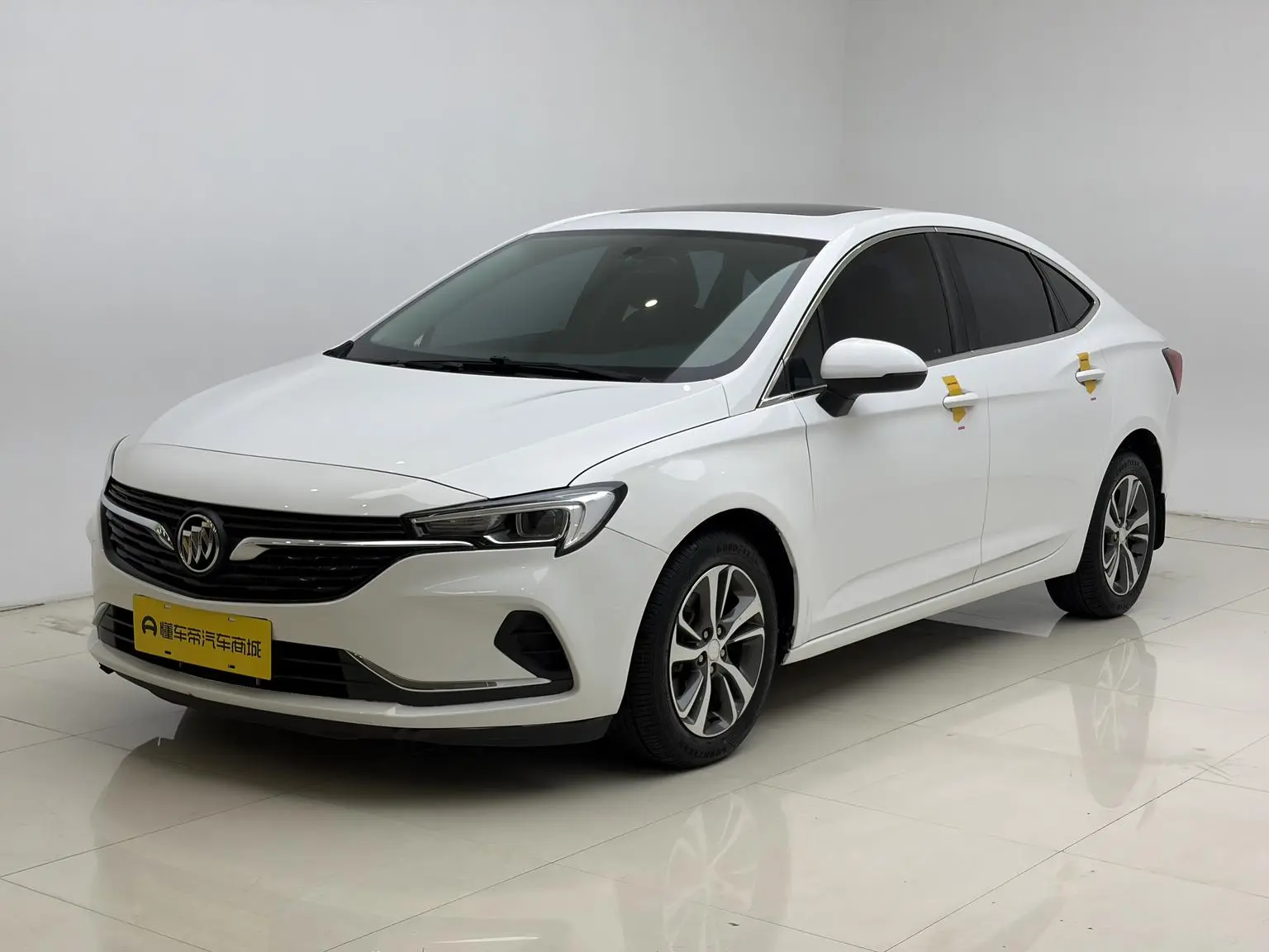 Buick Verano 2020 Sedan 20T CVT Leading
