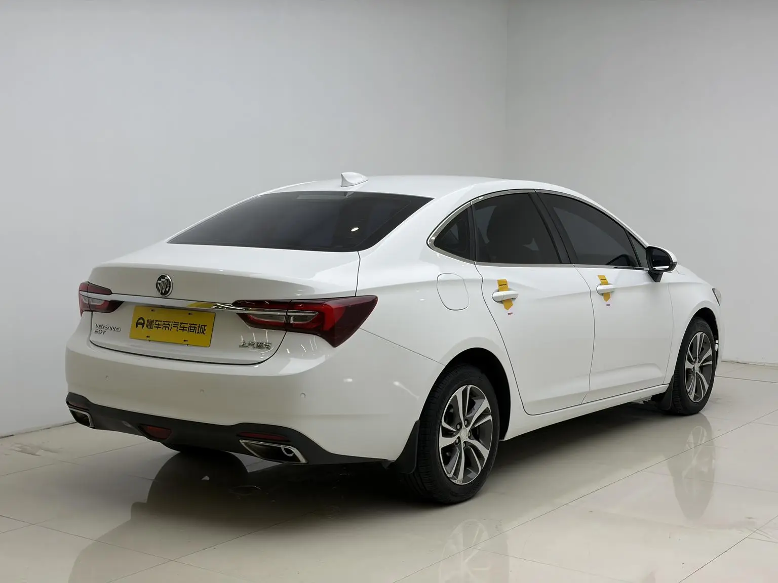 Buick Verano 2020 Sedan 20T CVT Leading