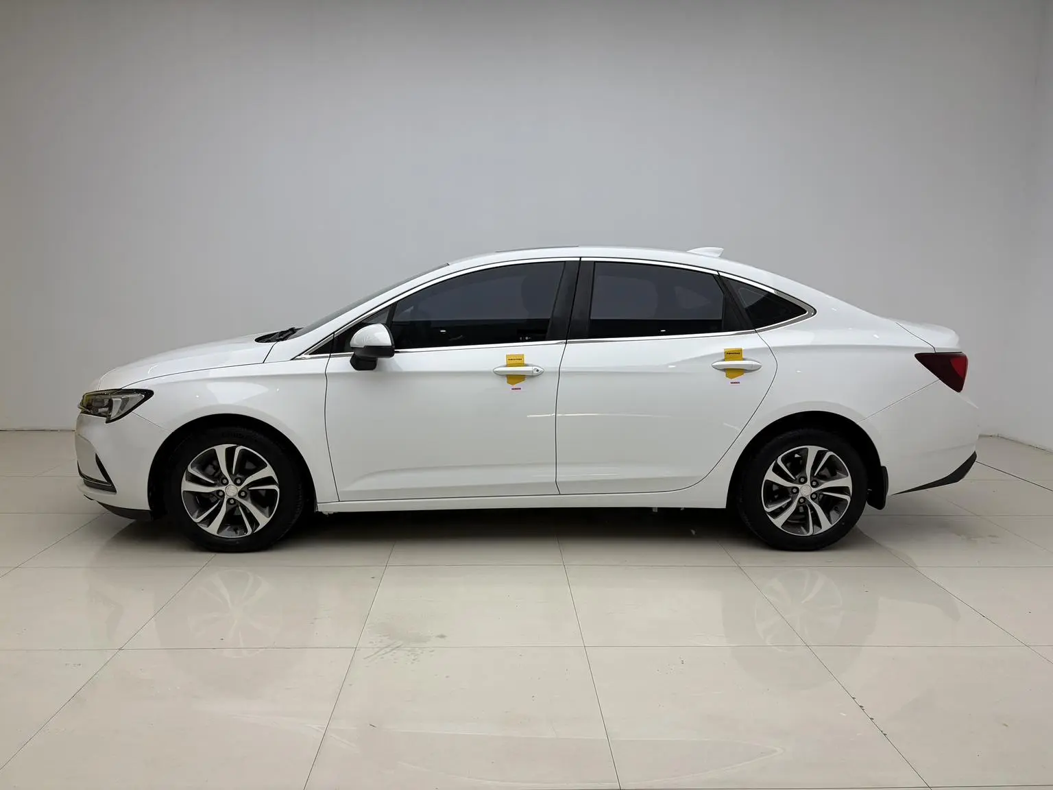 Buick Verano 2020 Sedan 20T CVT Leading