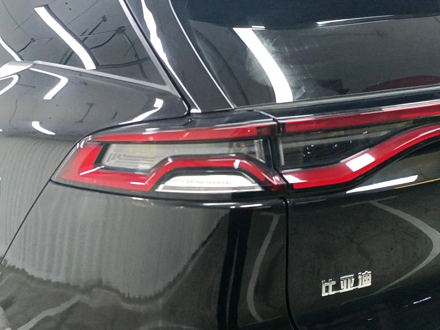 BYD Tang DM 2018 DM 2.0T Full-time 4WD Smart Connected Pioneer 5 seat China V