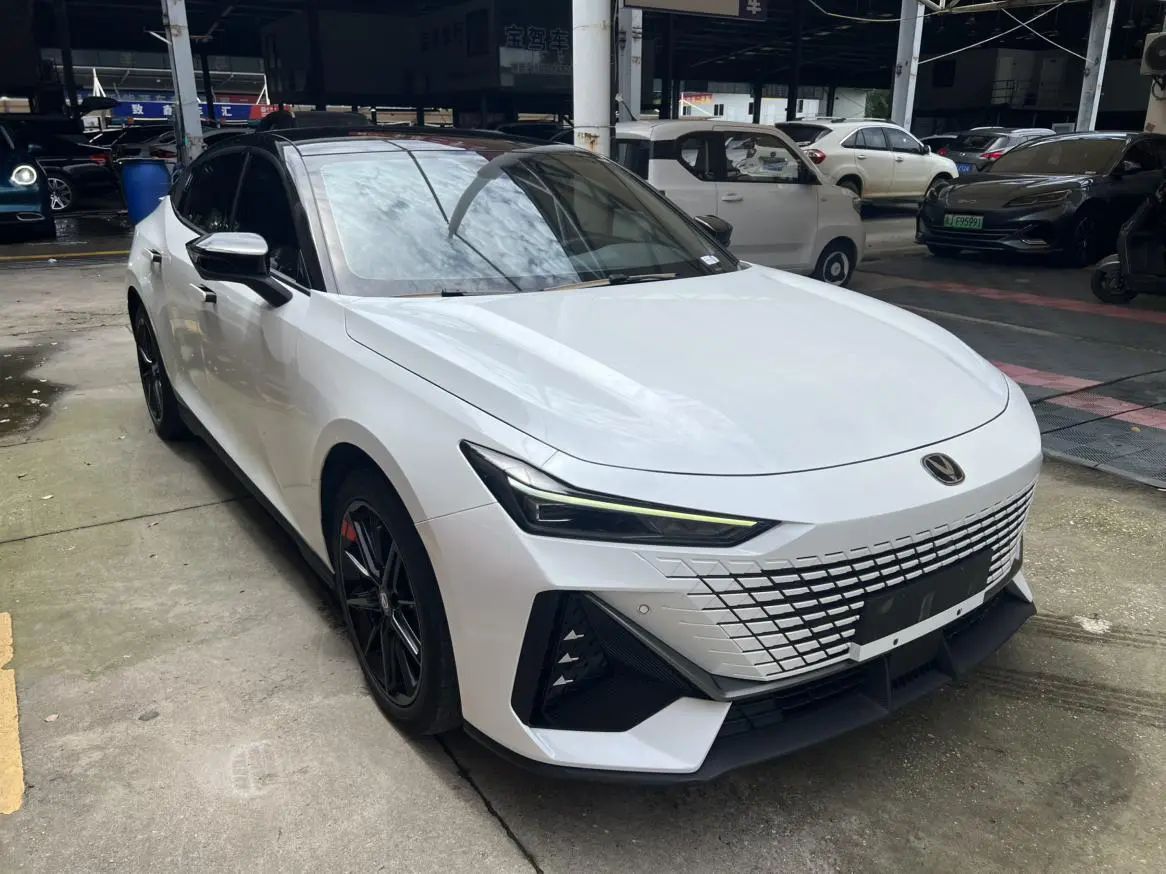 Changan UNI-V 2023 1.5T Premium Plus