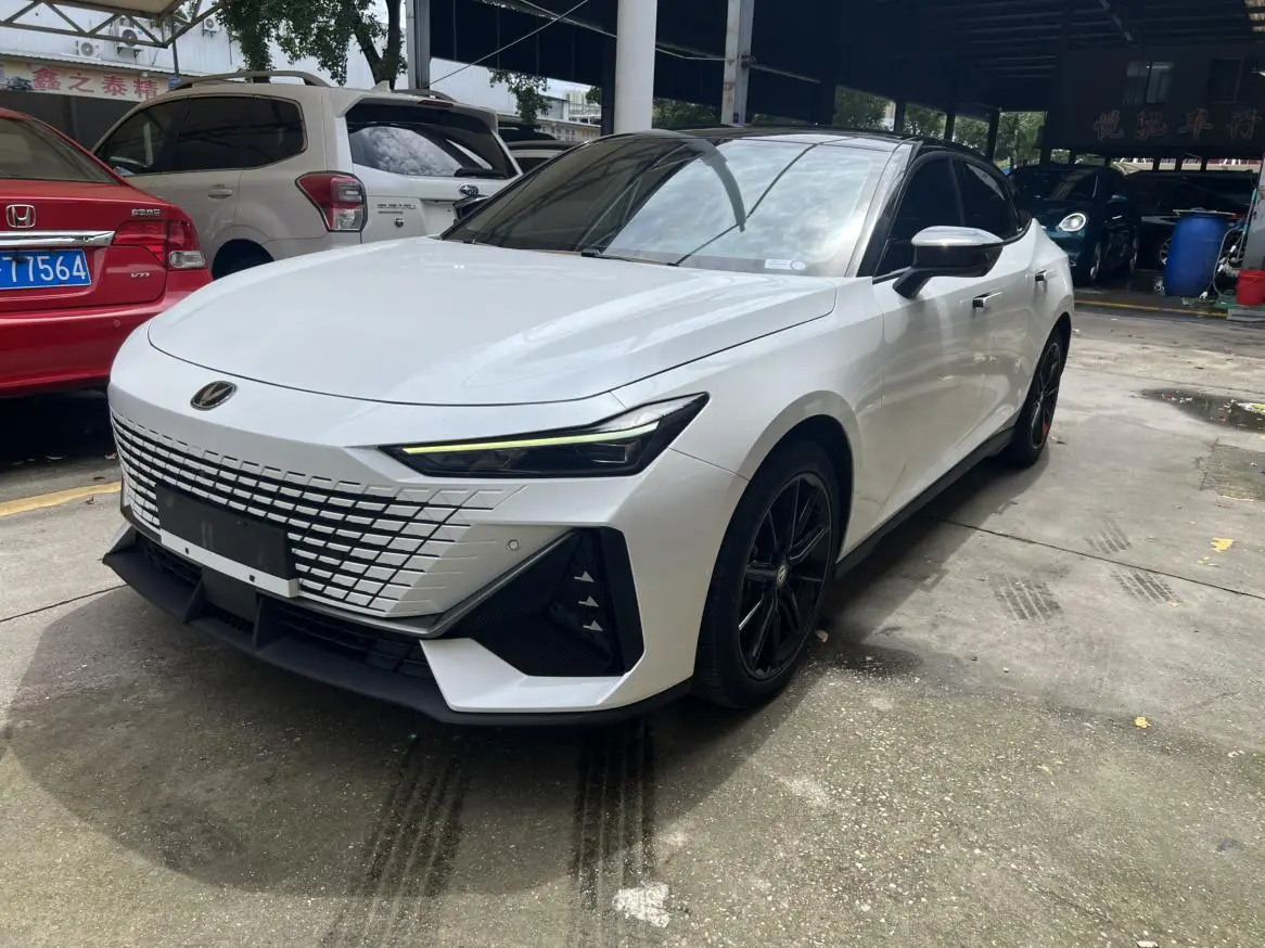 Changan UNI-V 2023 1.5T Premium Plus