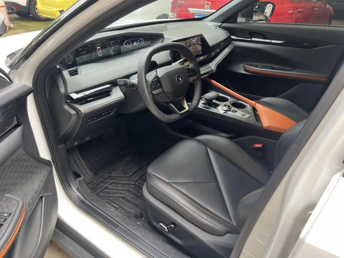 Changan UNI-V 2023 1.5T Premium Plus
