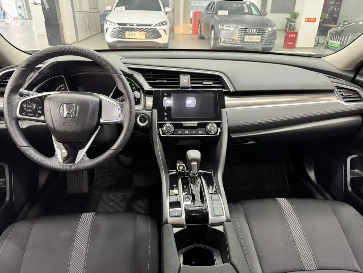 Honda Civic 2019 220TURBO CVT Dynamic Dynamic China VI