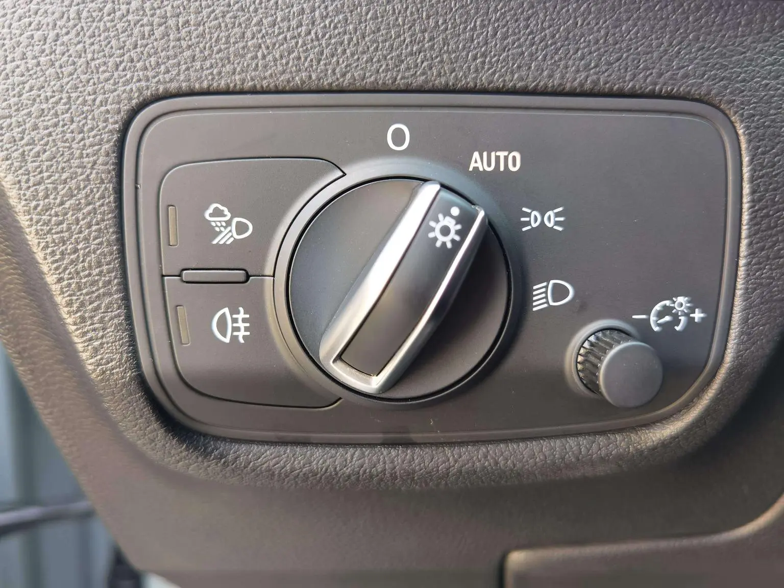 Audi Q2L 2024 35 TFSI Dynamic Fashion