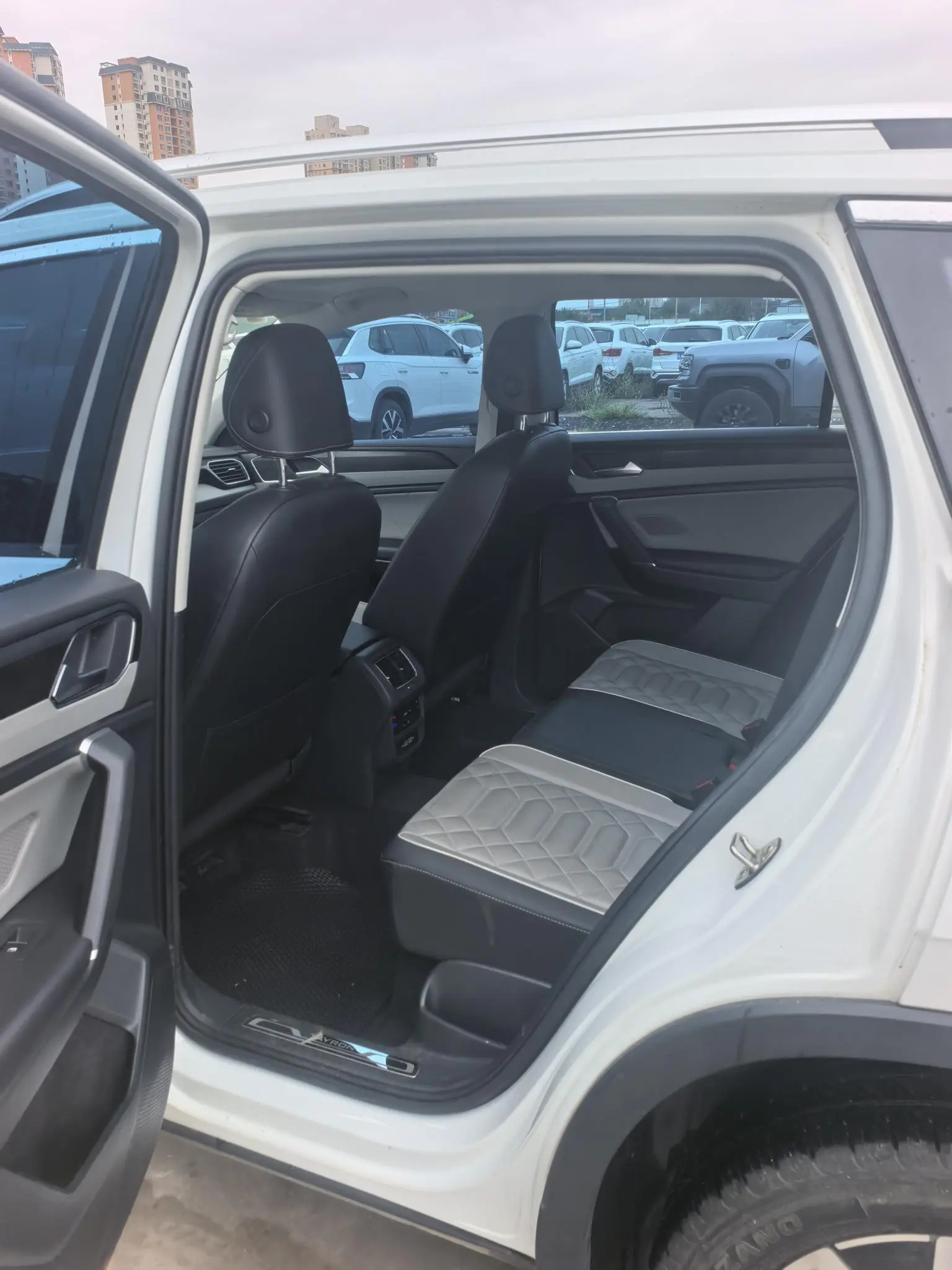 Volkswagen Tayron 2023 330TSI 2WD Luxury Plus Advanced