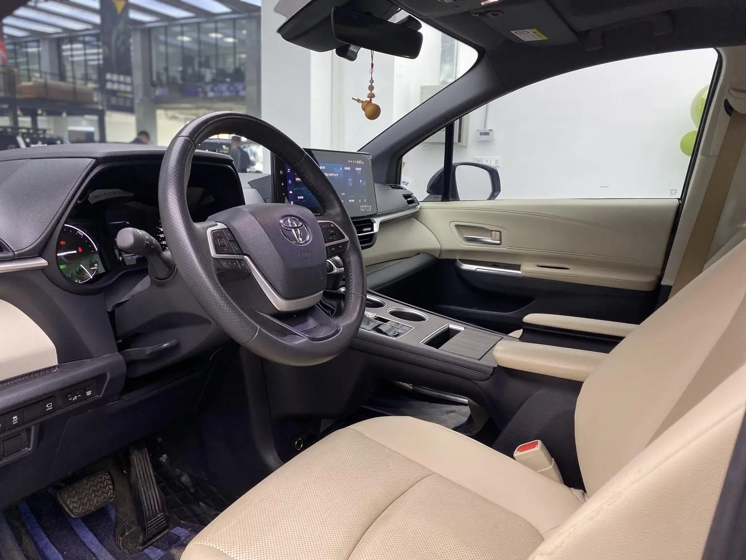 Toyota Granvia 2023 Smart Hybrid 2.5L Premium Plus