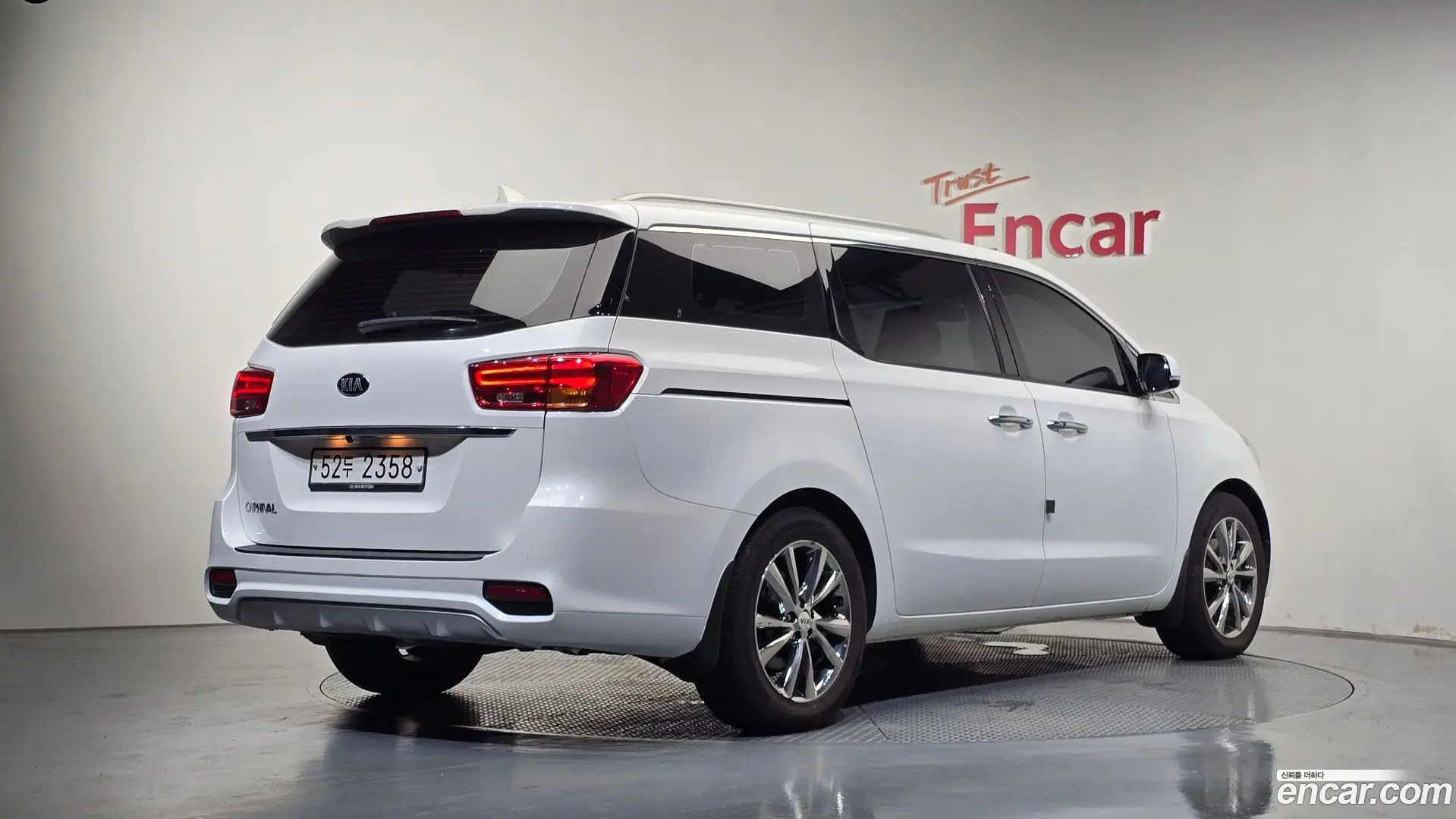 Kia Carnival 9-Seater Prestige 2018