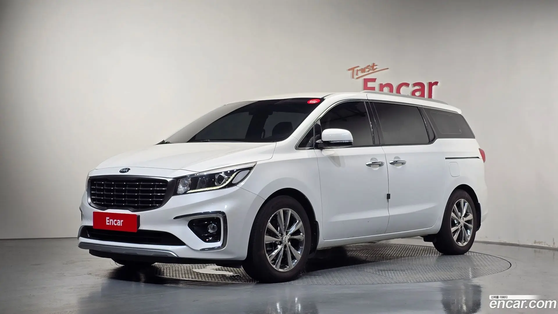 Kia Carnival 9-Seater Prestige 2018
