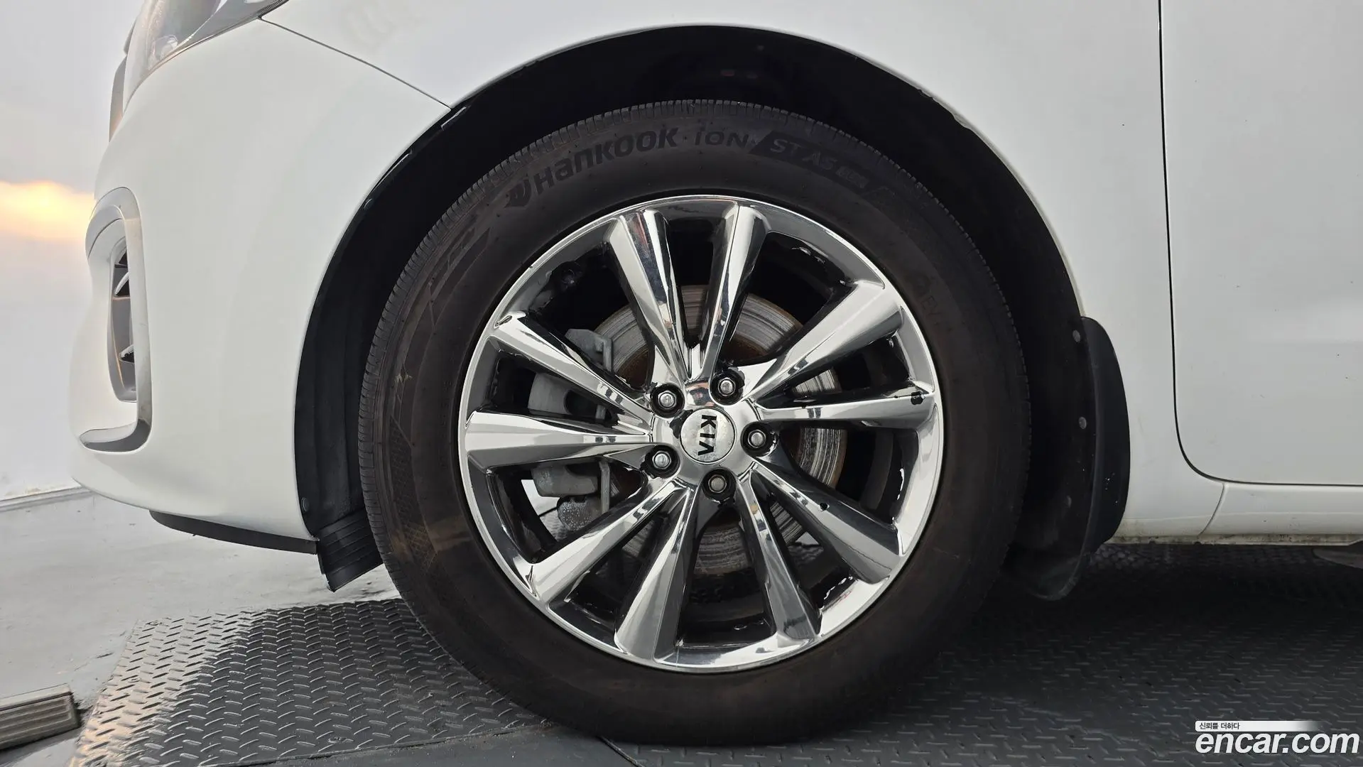 Kia Carnival 9-Seater Prestige 2018