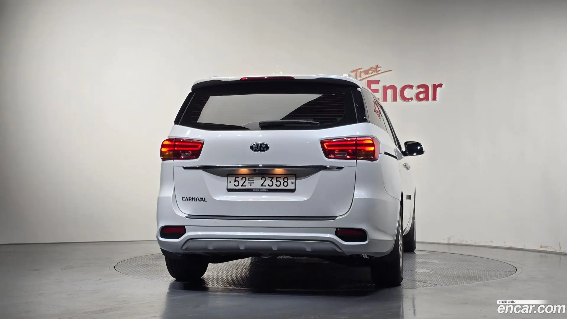 Kia Carnival 9-Seater Prestige 2018