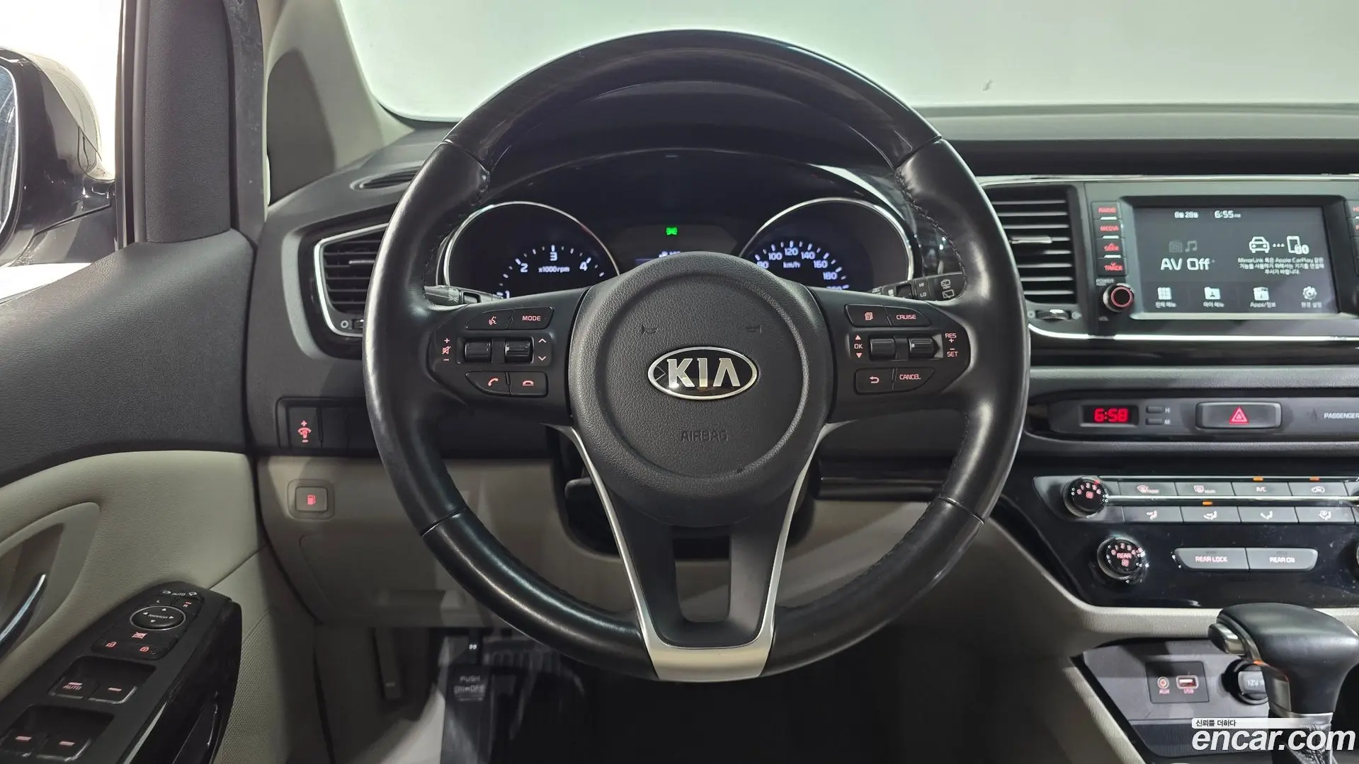 Kia Carnival 9-Seater Prestige 2018