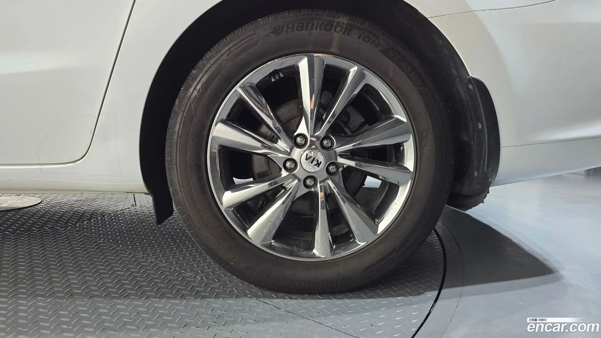 Kia Carnival 9-Seater Prestige 2018