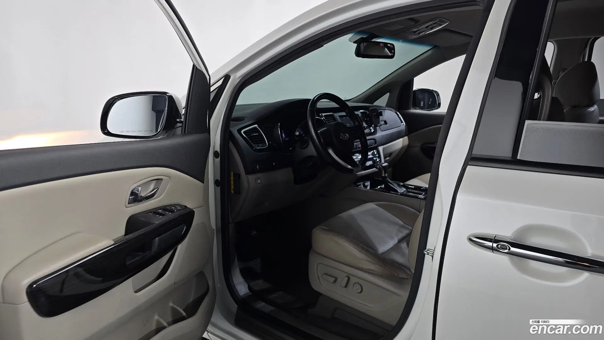 Kia Carnival 9-Seater Prestige 2018
