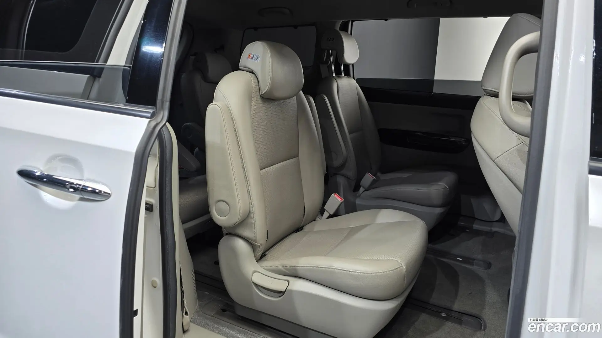 Kia Carnival 9-Seater Prestige 2018