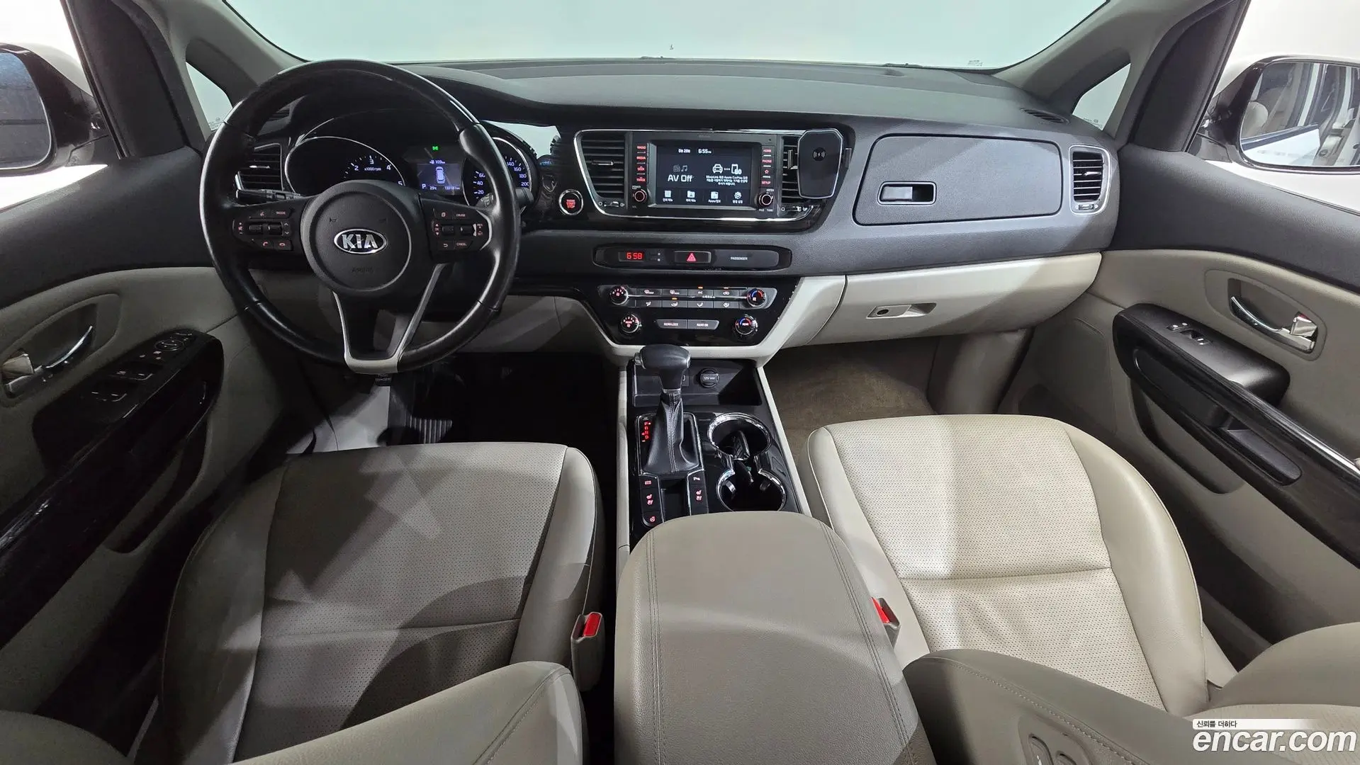 Kia Carnival 9-Seater Prestige 2018