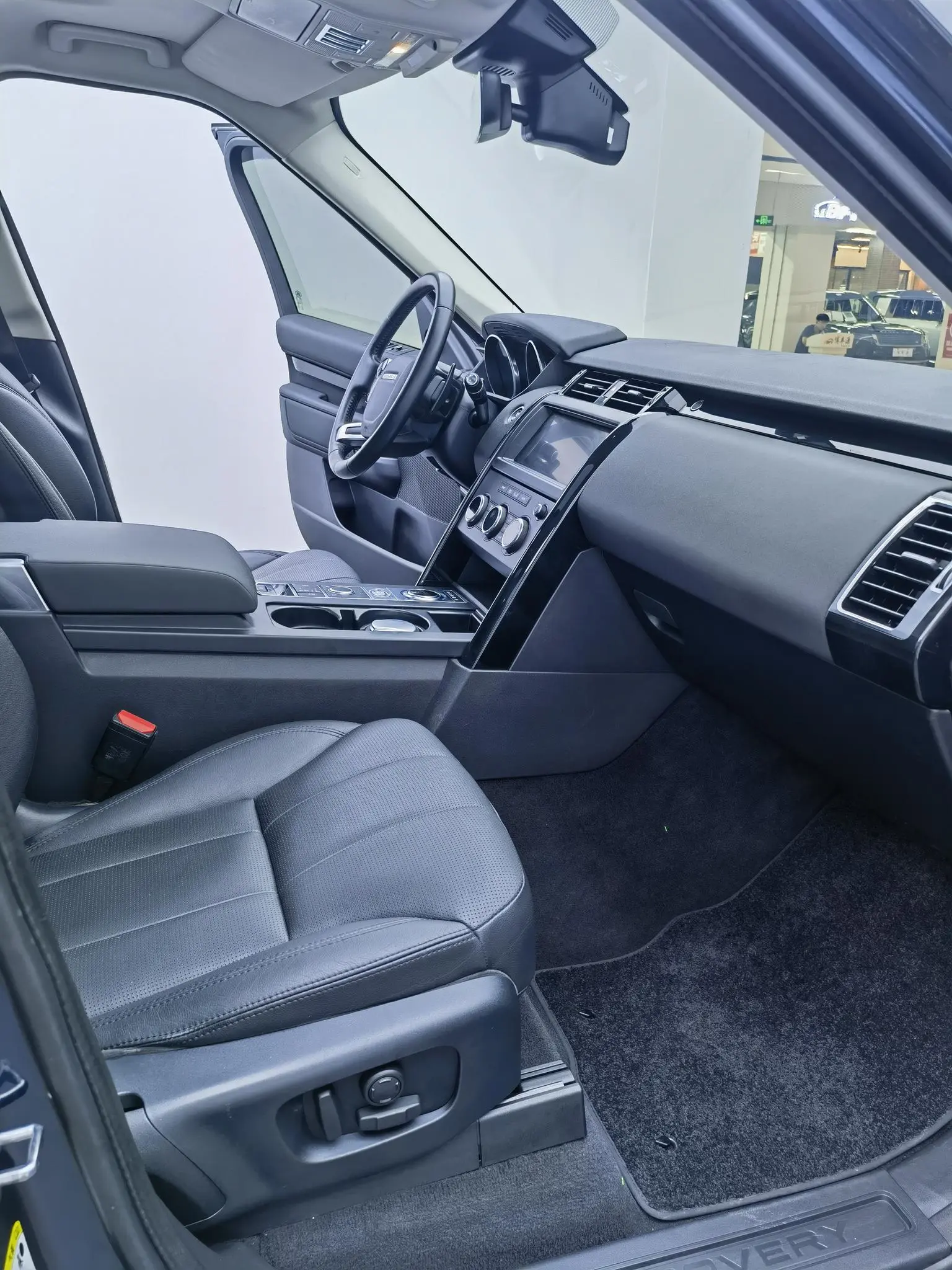 Land Rover Discovery 2019 3.0 V6 SE