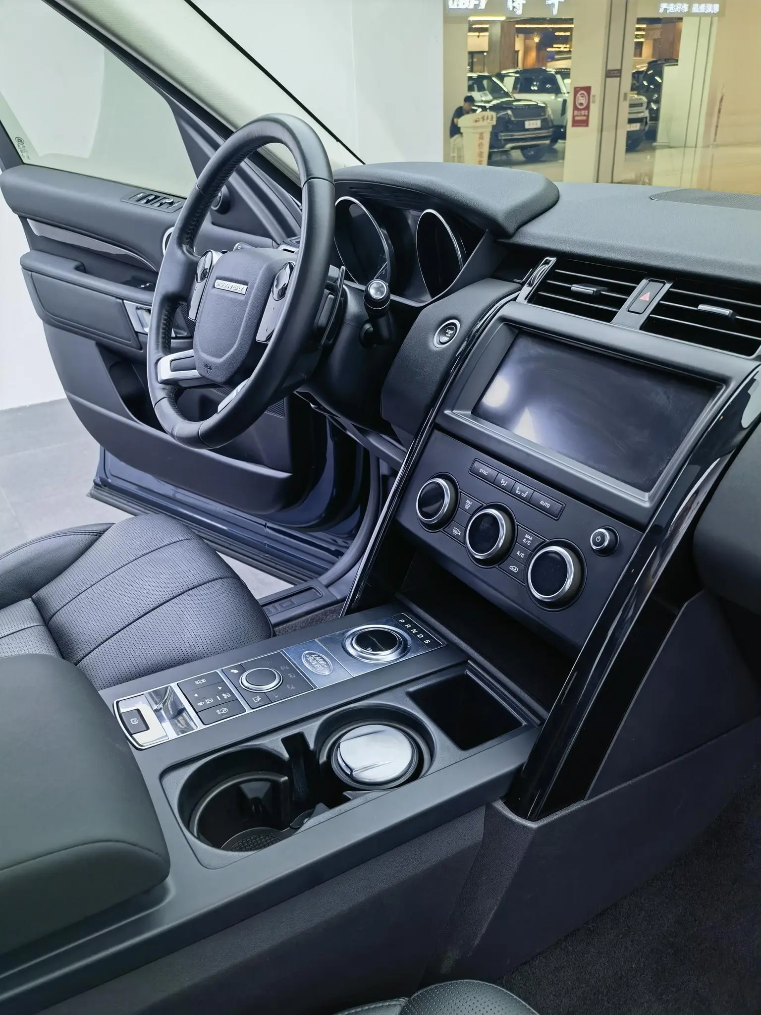 Land Rover Discovery 2019 3.0 V6 SE