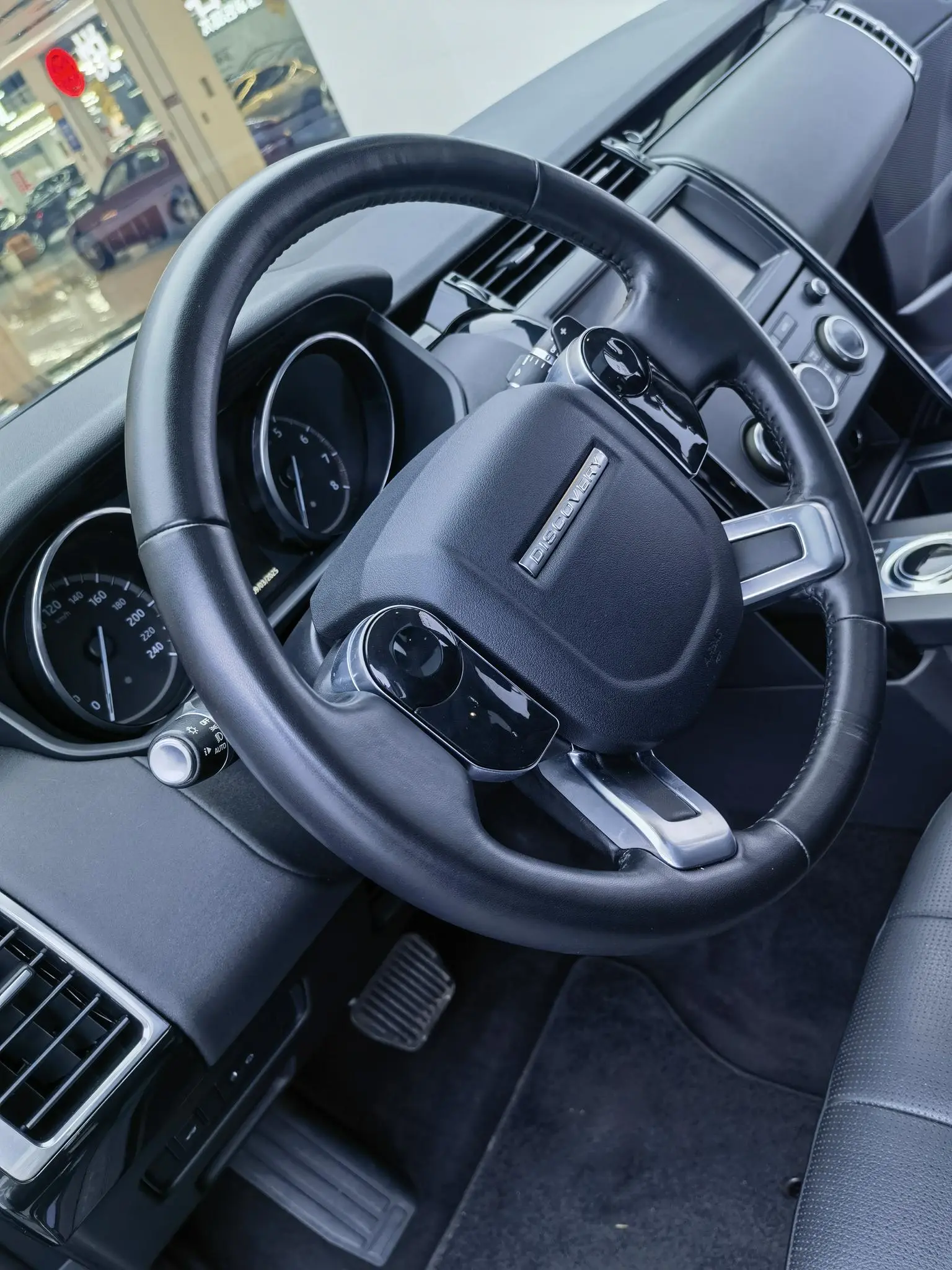 Land Rover Discovery 2019 3.0 V6 SE