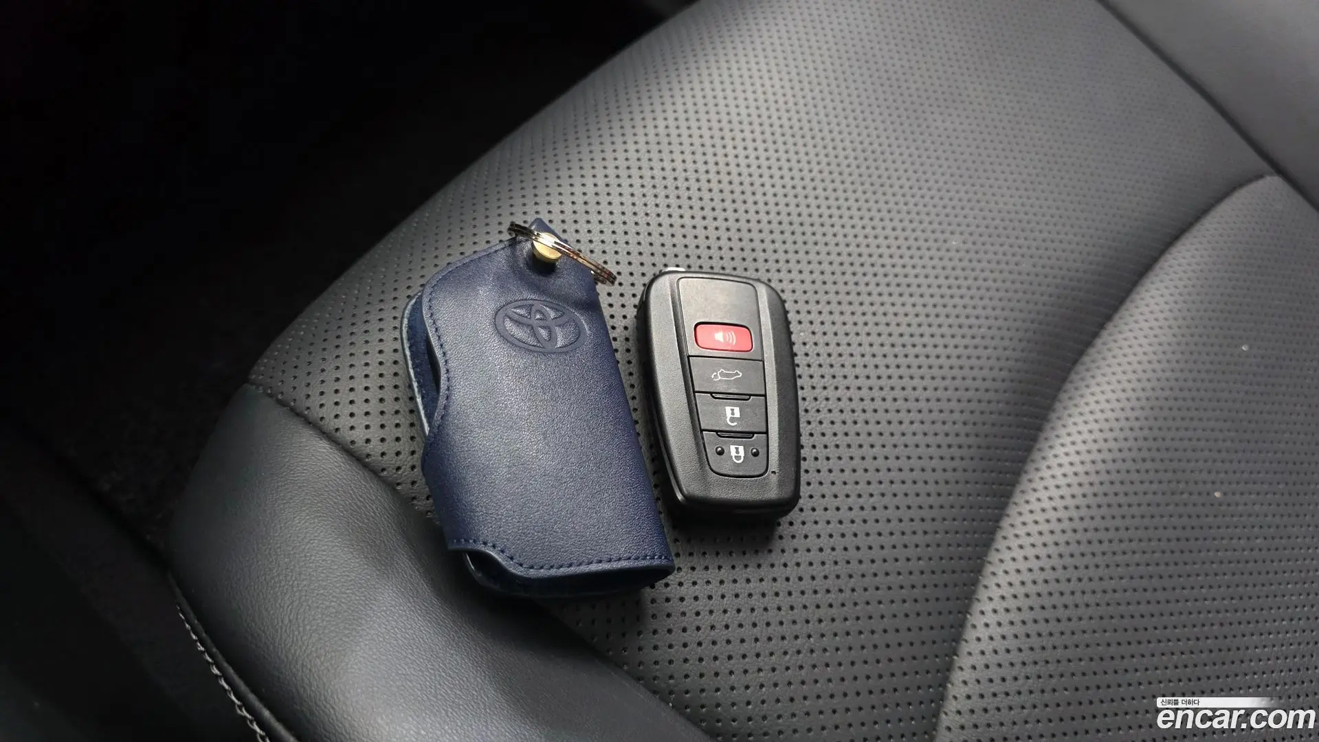 Toyota RAV4 2,5 4WD Hybrid LTD 2022