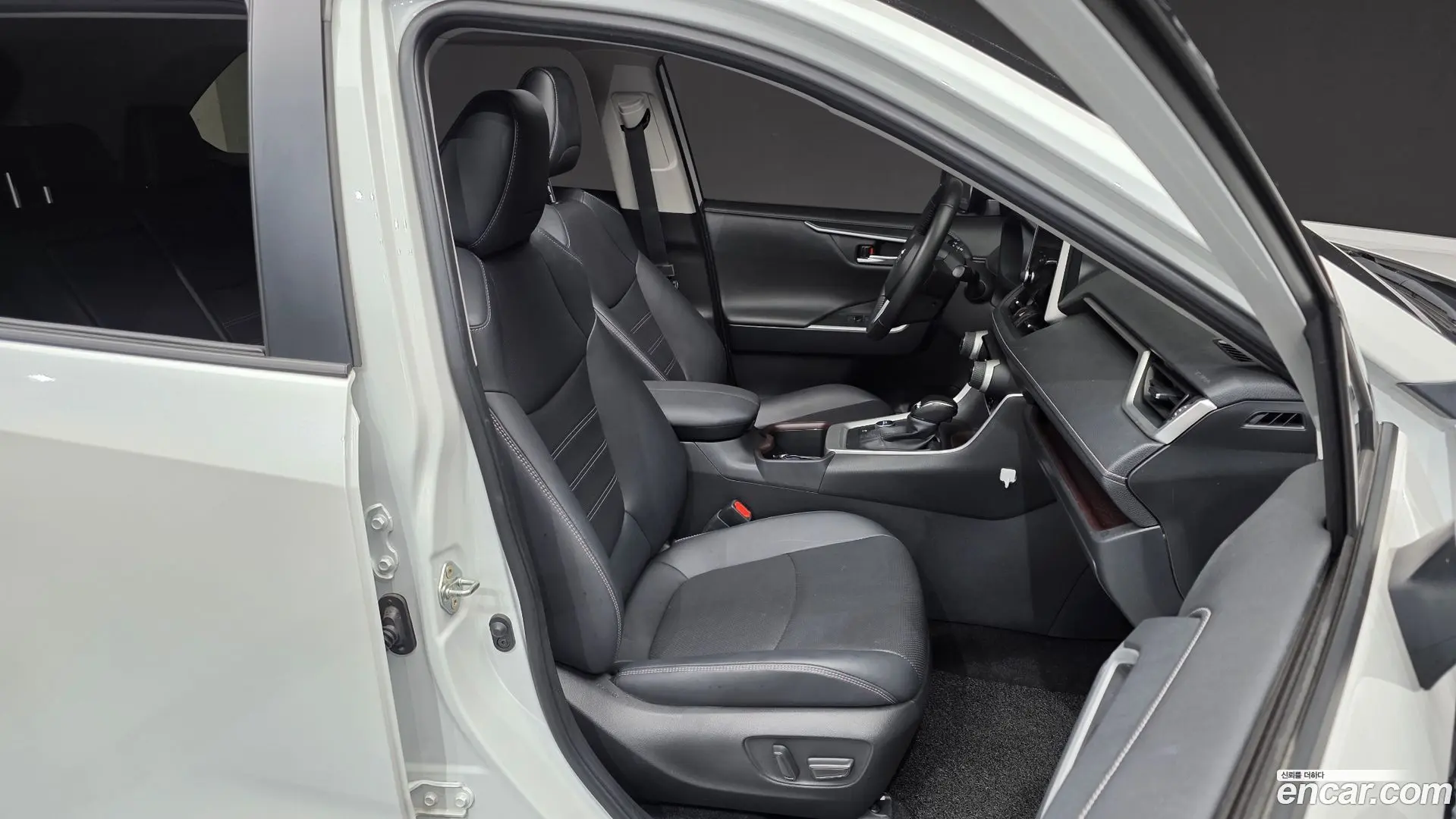 Toyota RAV4 2,5 4WD Hybrid LTD 2022