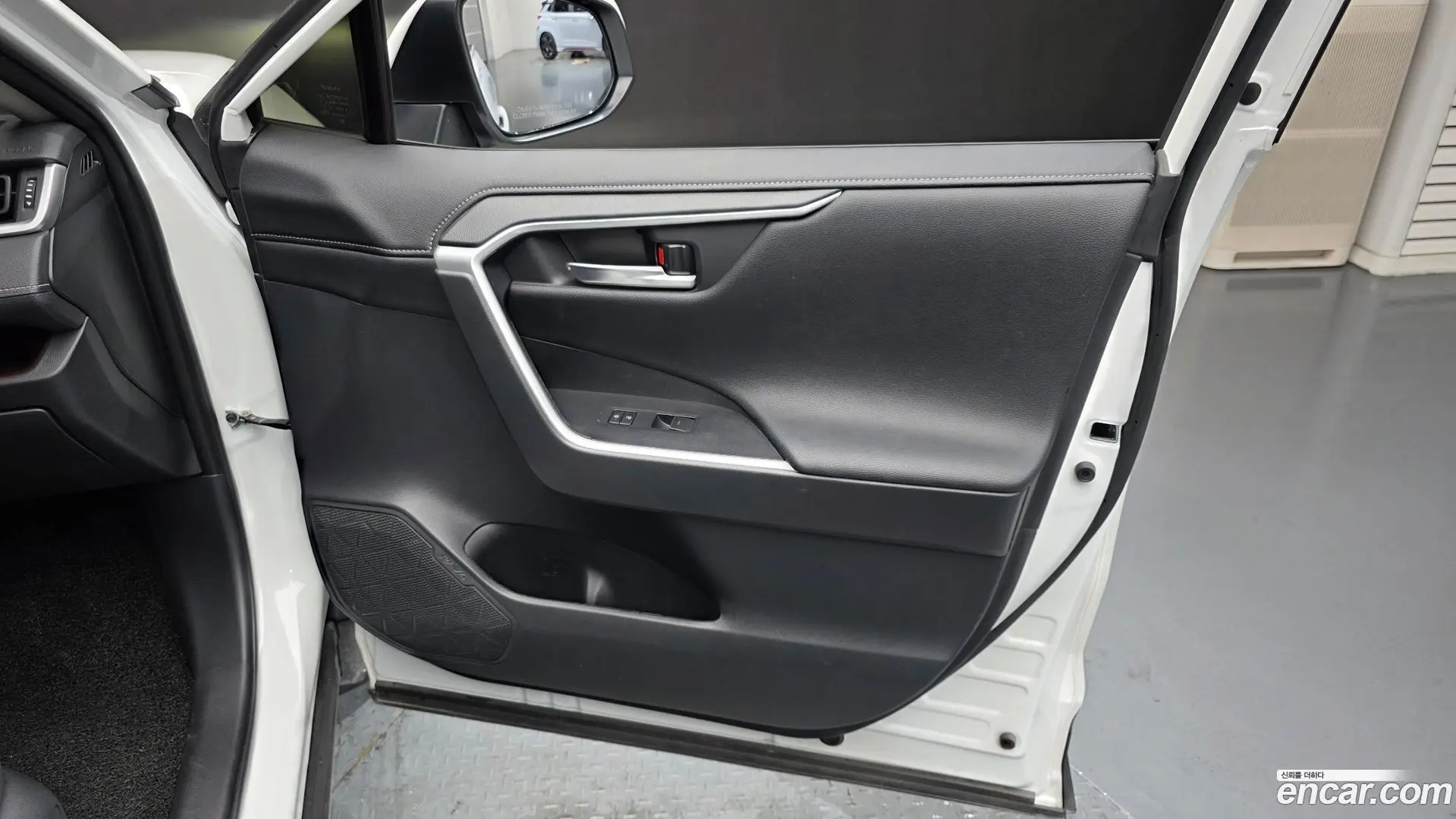 Toyota RAV4 2,5 4WD Hybrid LTD 2022