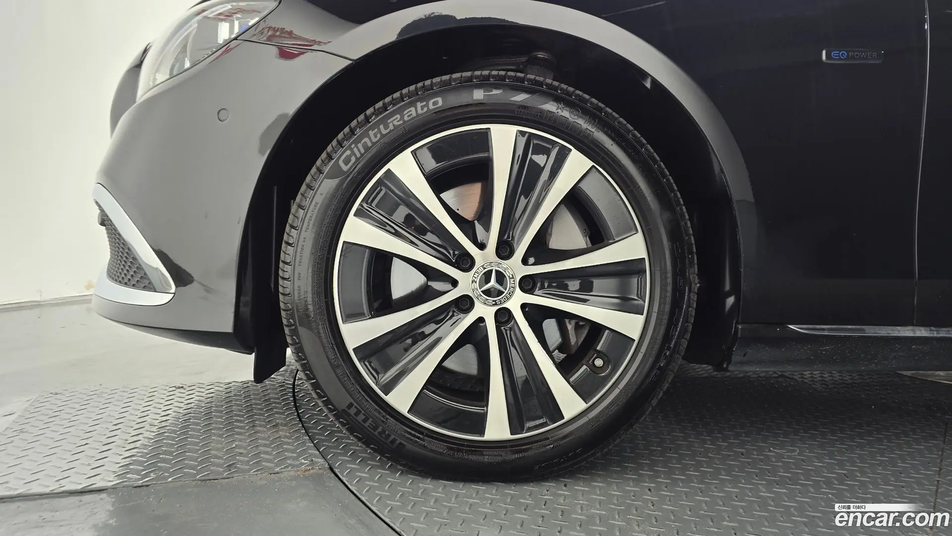 Mercedes-Benz E-Class E300e 4MATIC Exclusive