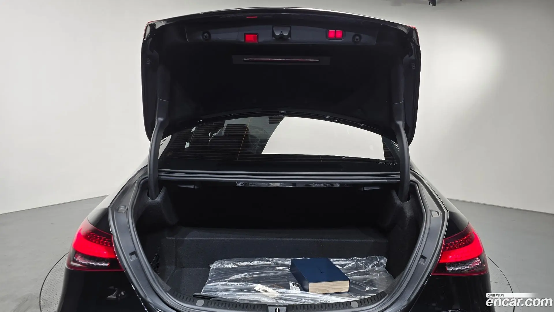 Mercedes-Benz E-Class E300e 4MATIC Exclusive