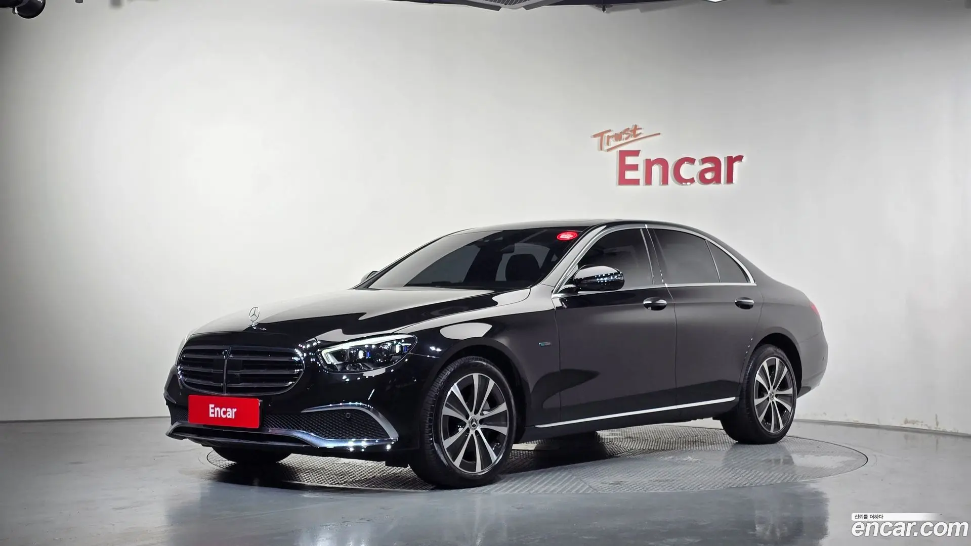 Mercedes-Benz E-Class E300e 4MATIC Exclusive