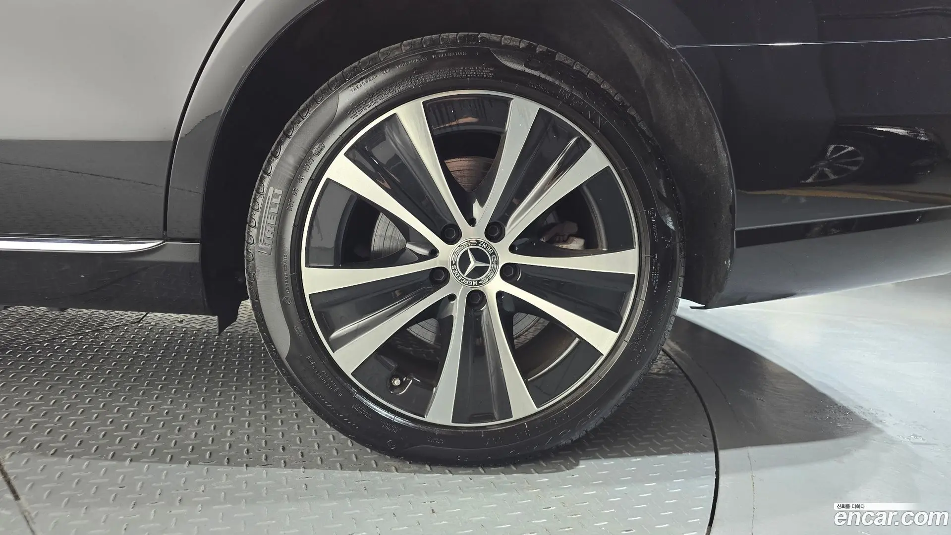 Mercedes-Benz E-Class E300e 4MATIC Exclusive