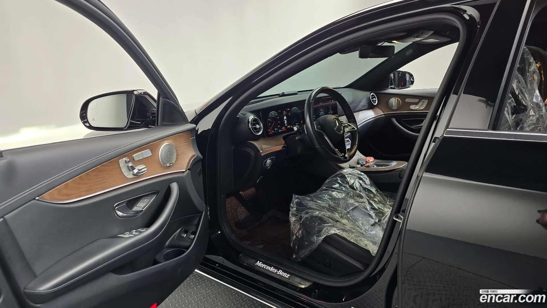 Mercedes-Benz E-Class E300e 4MATIC Exclusive