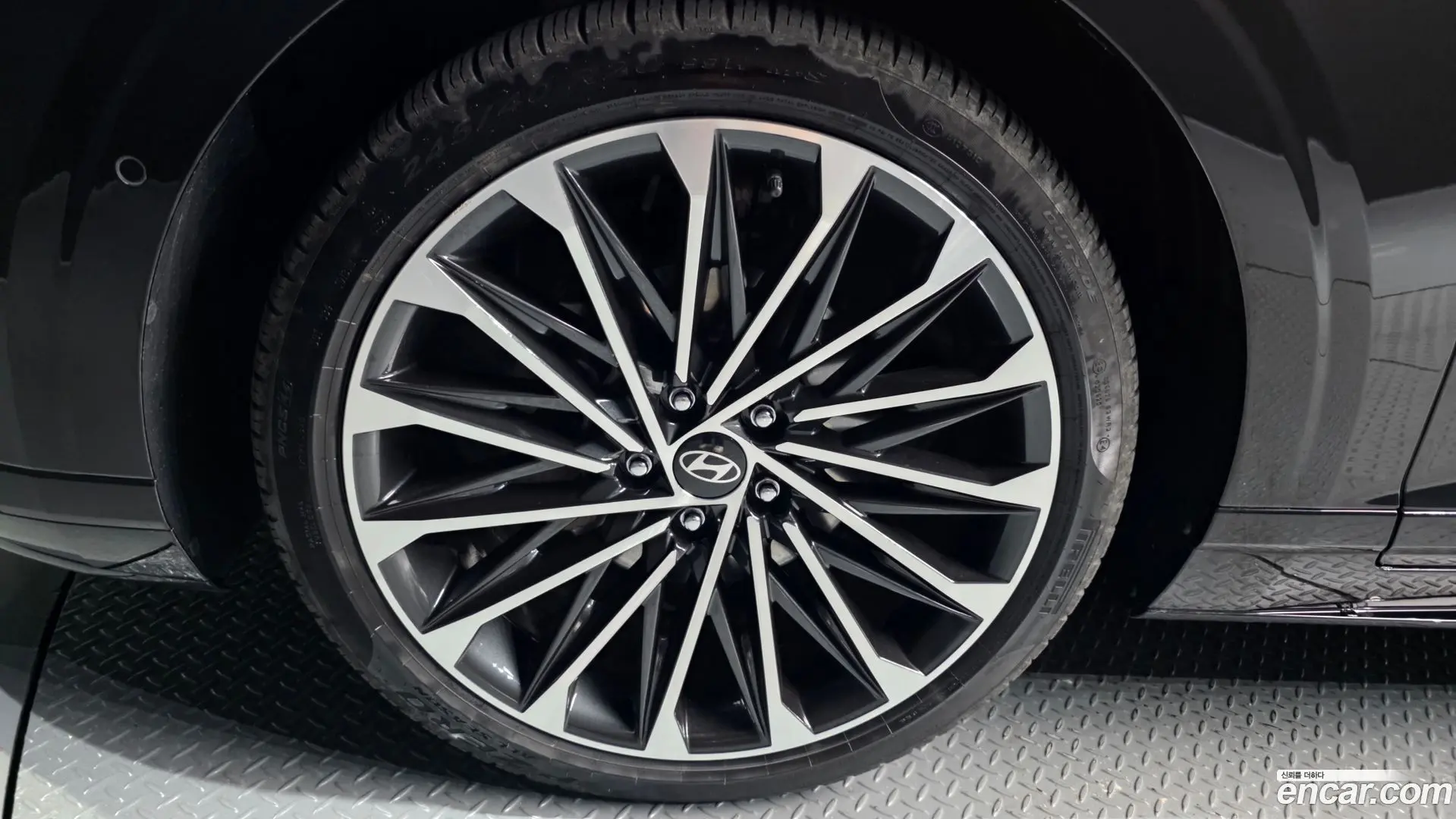 Hyundai Grandeur Calligraphy