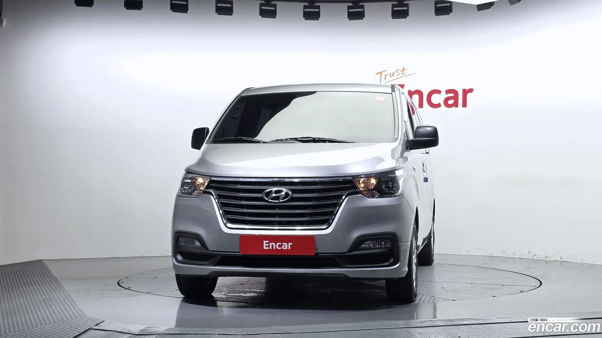 Hyundai Starex Wagon 12-Seater