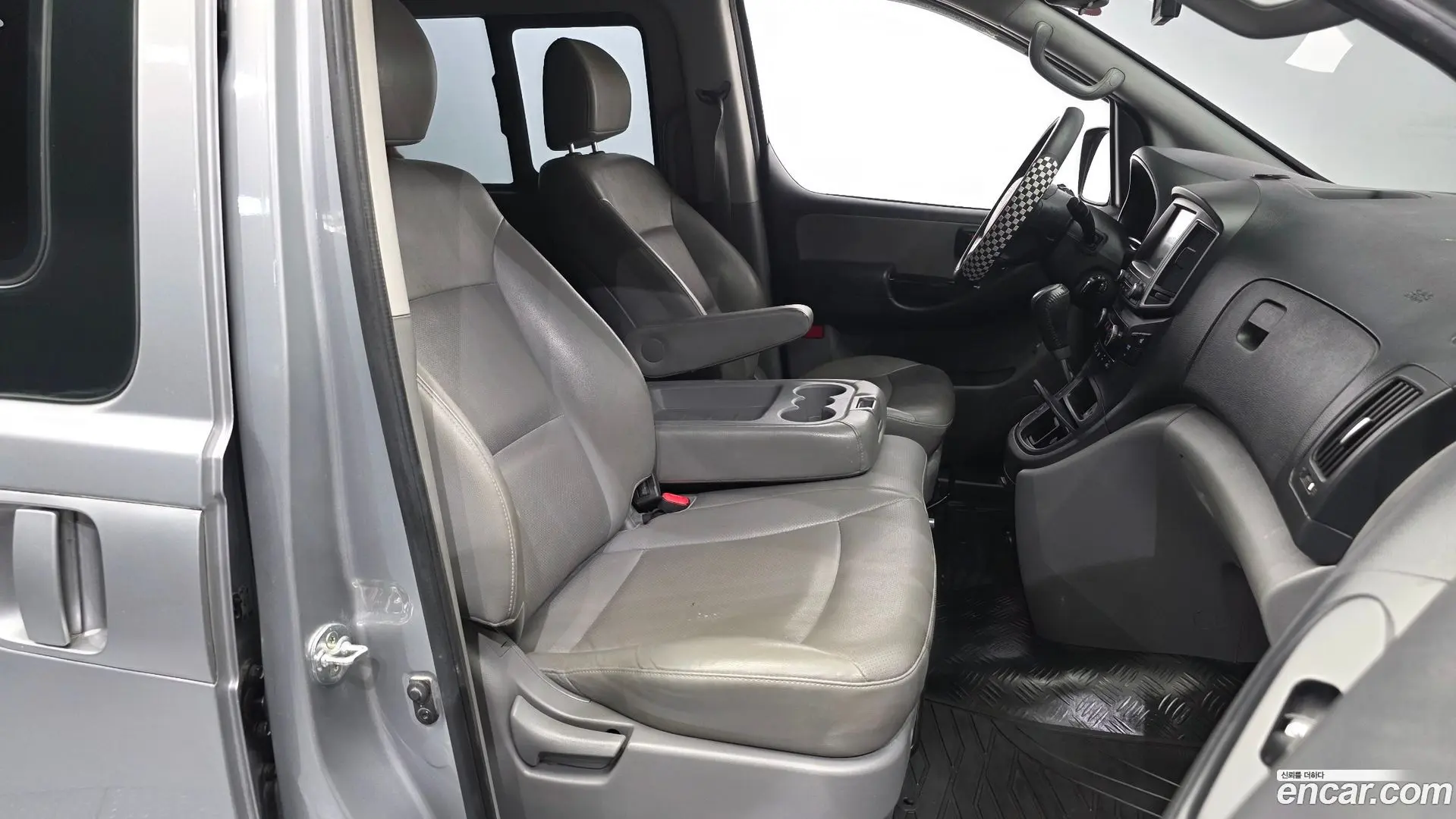 Hyundai Starex Wagon 12-Seater