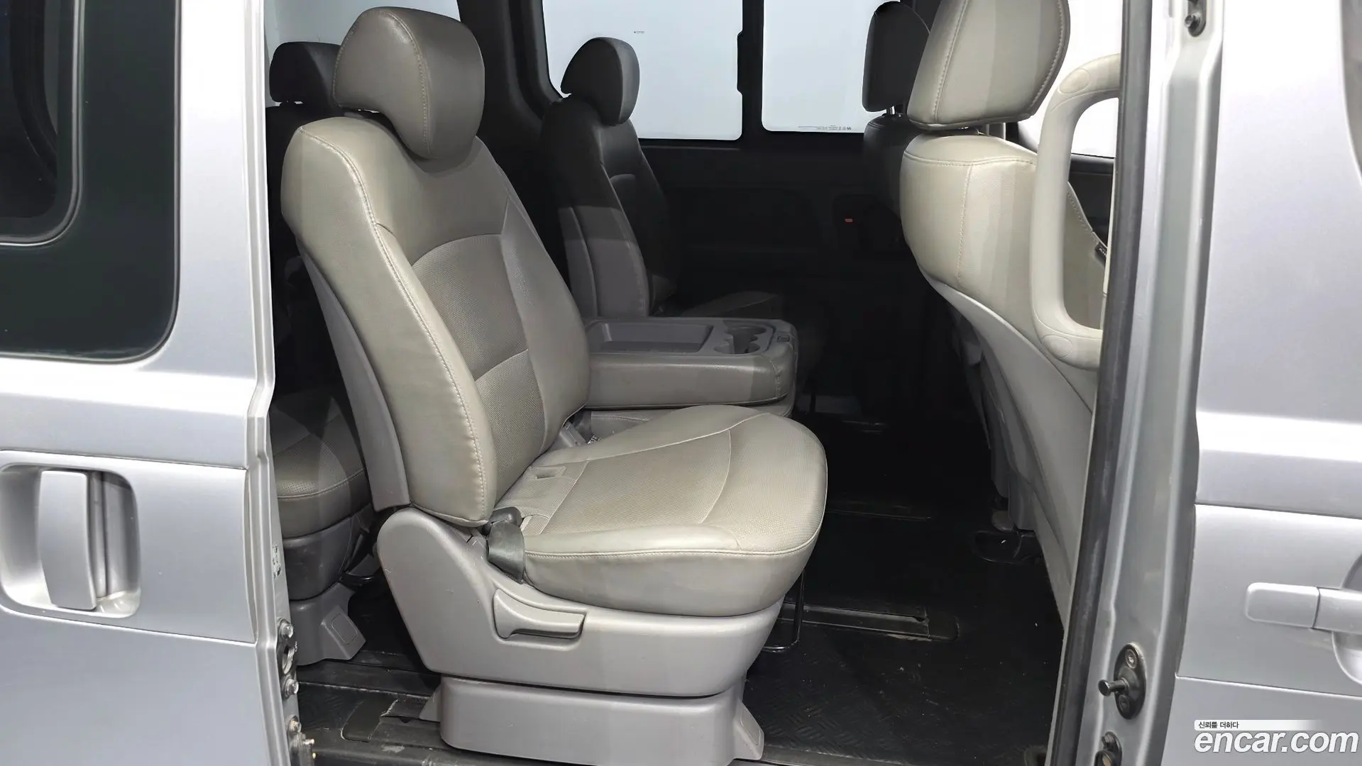 Hyundai Starex Wagon 12-Seater