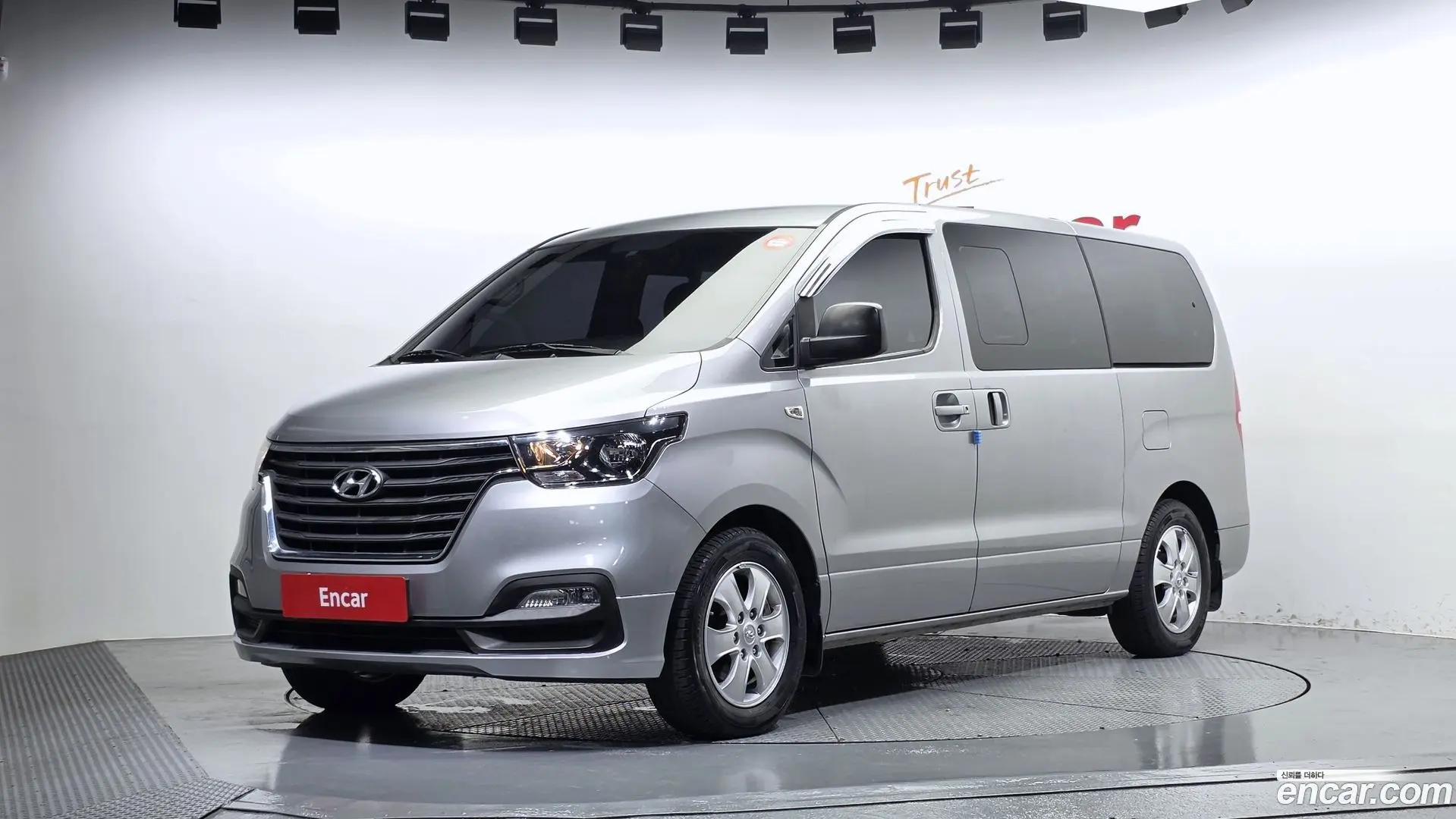 Hyundai Starex Wagon 12-Seater