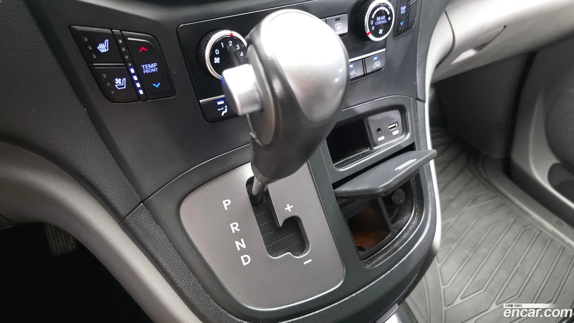 Hyundai Starex Wagon 12-Seater