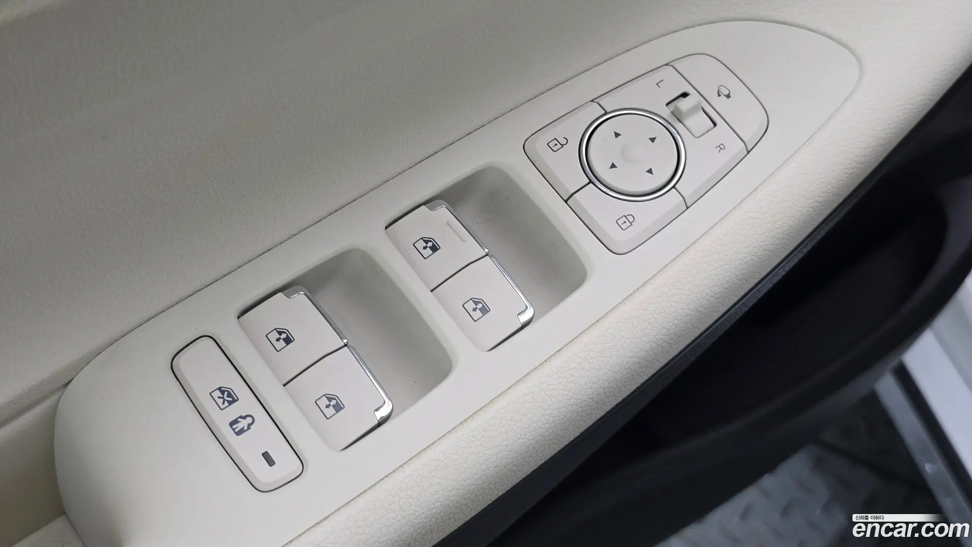 Hyundai Grandeur Le Blanc