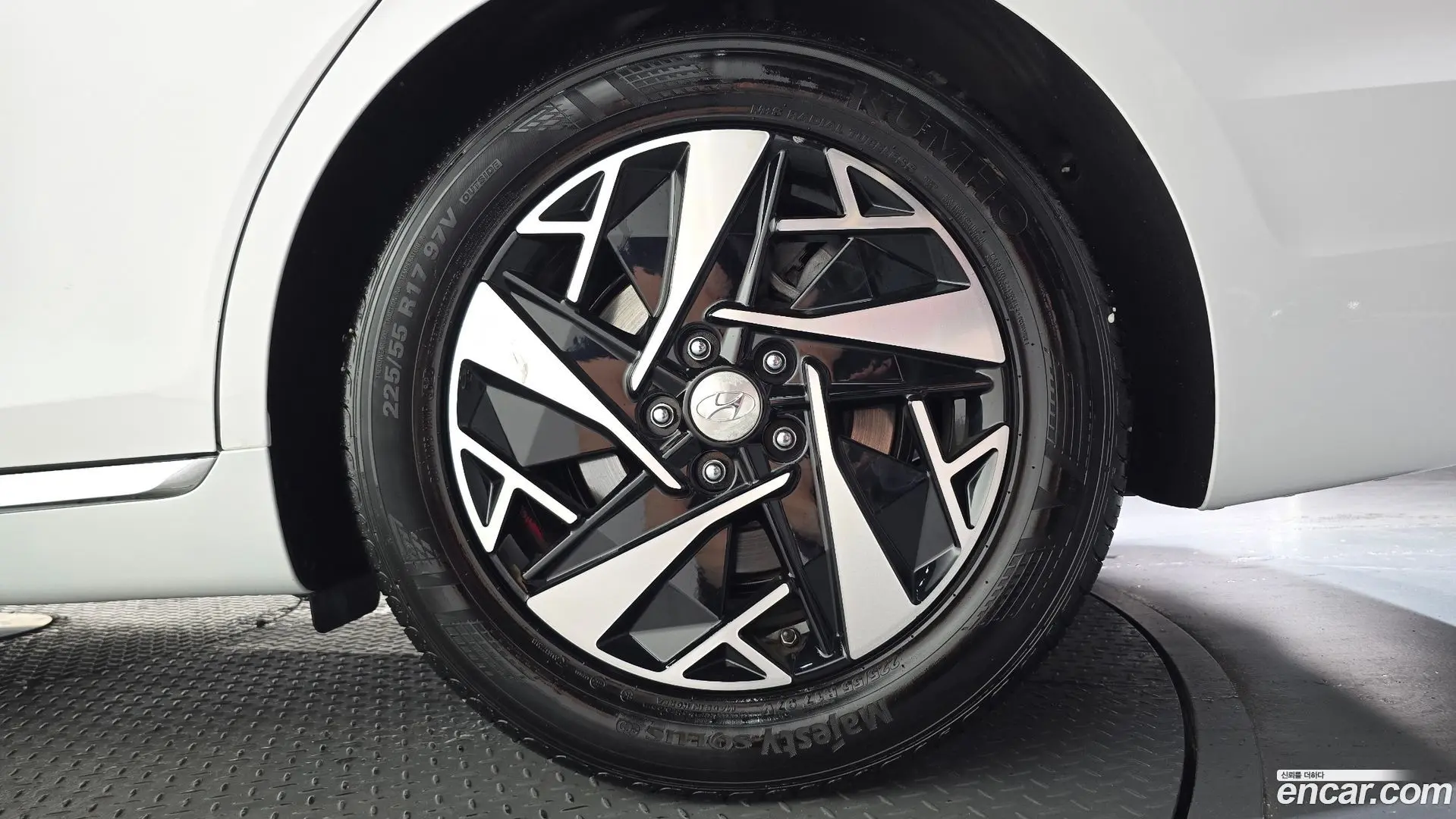 Hyundai Grandeur Le Blanc