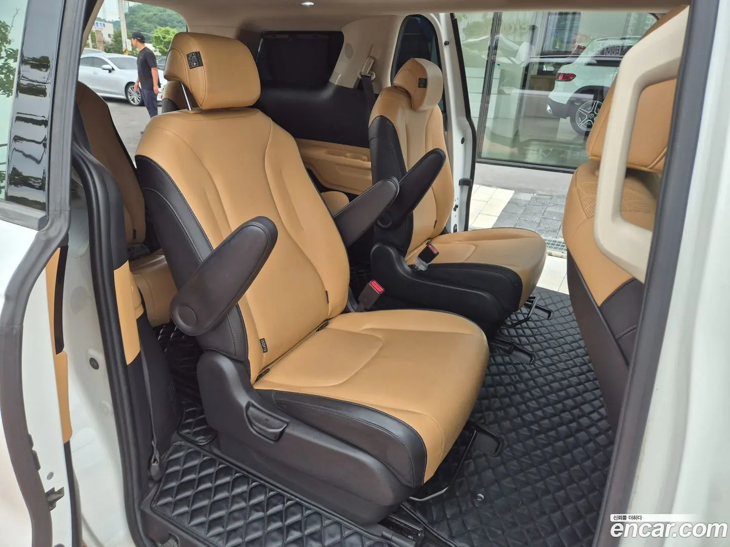 Kia Canival Diesel 9-Seater Noblesse