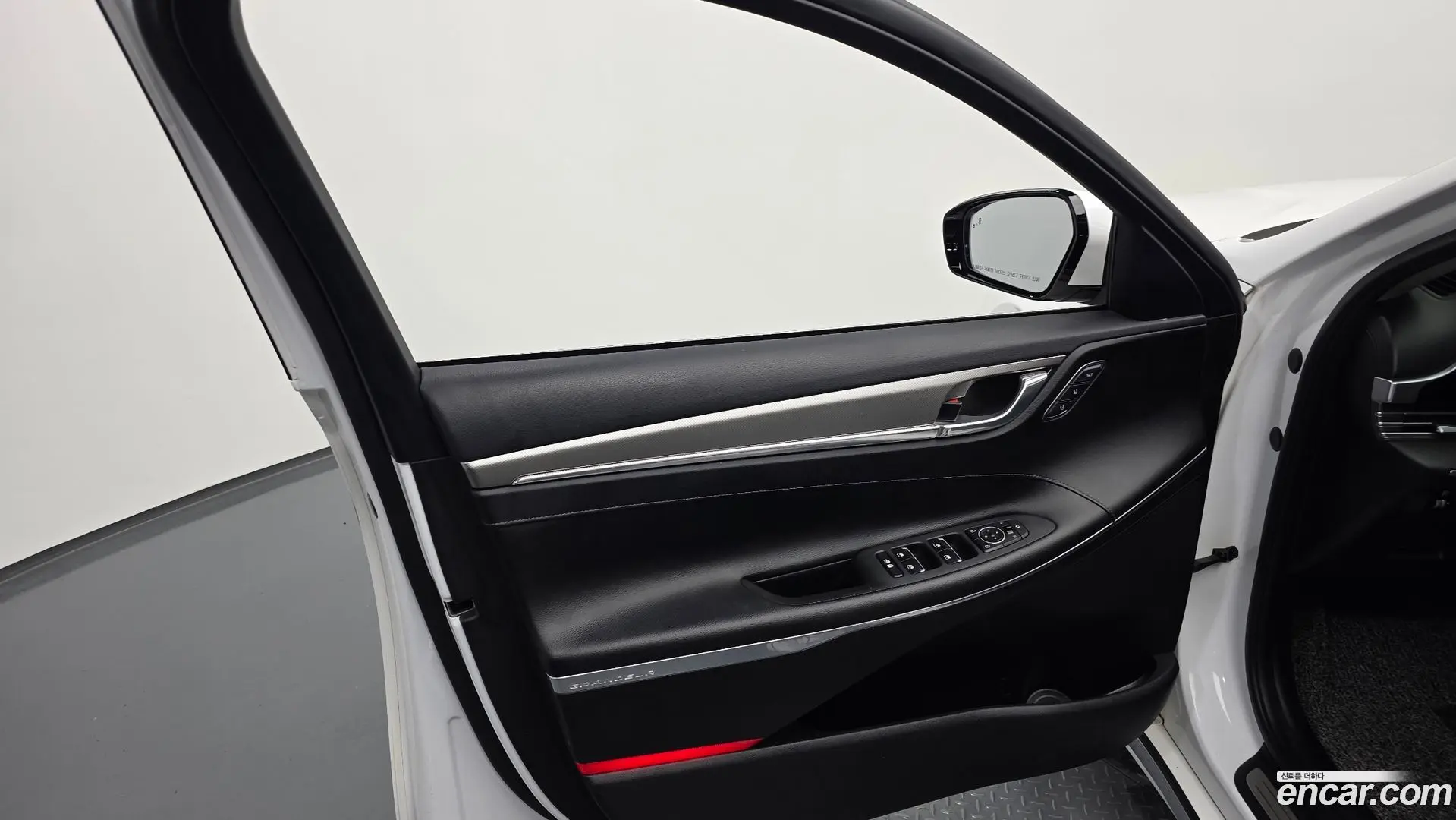 Hyundai Grandeur 3.0 LPi Rent Car