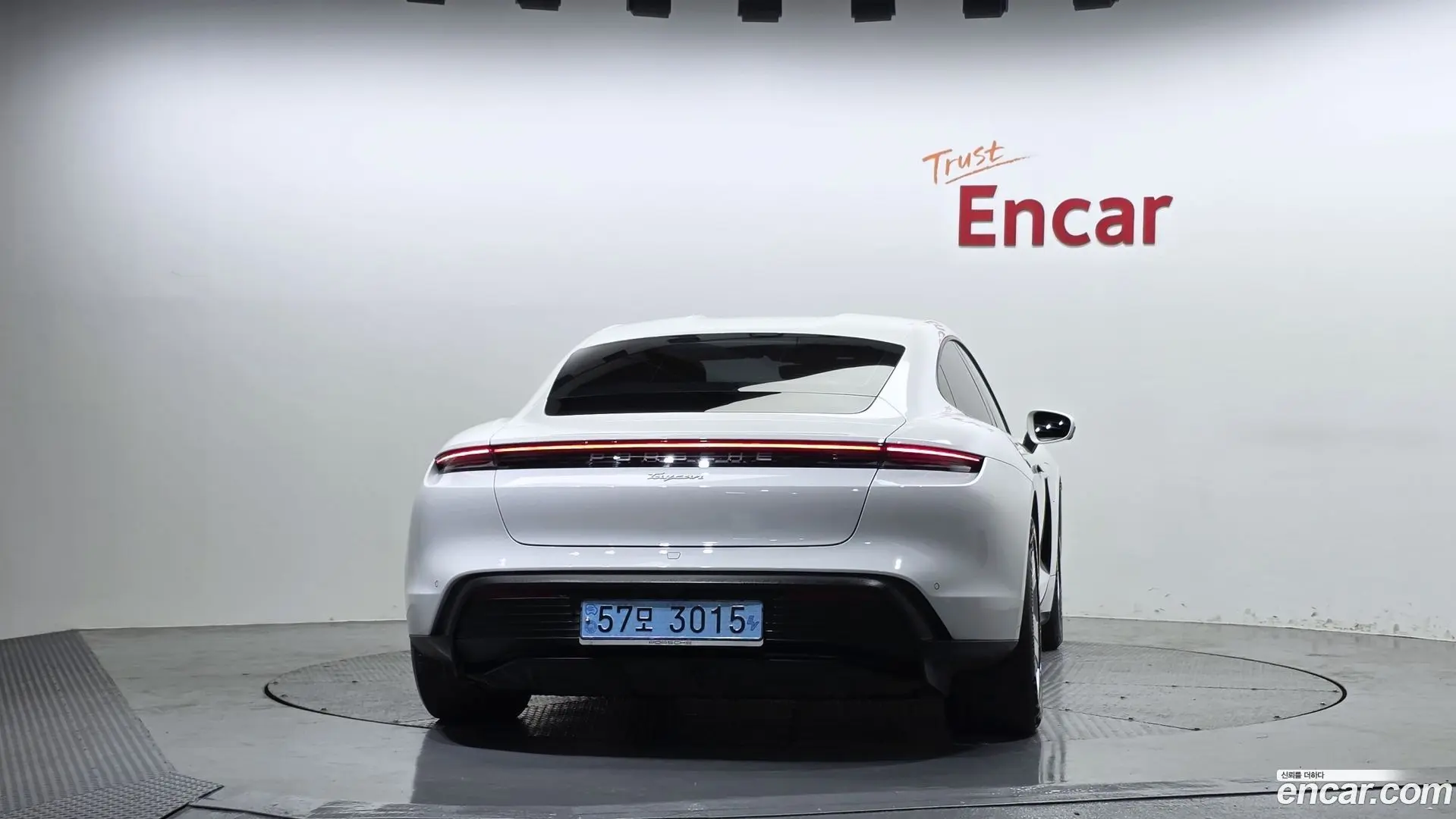 Porsche Taycan Base