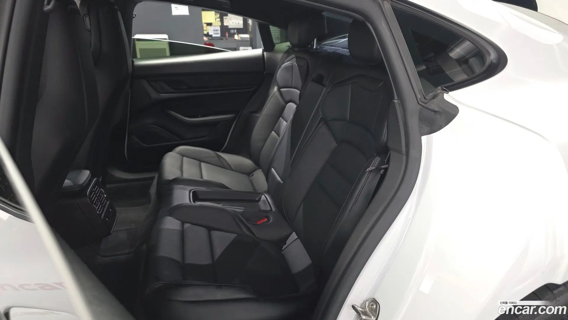 Porsche Taycan Base